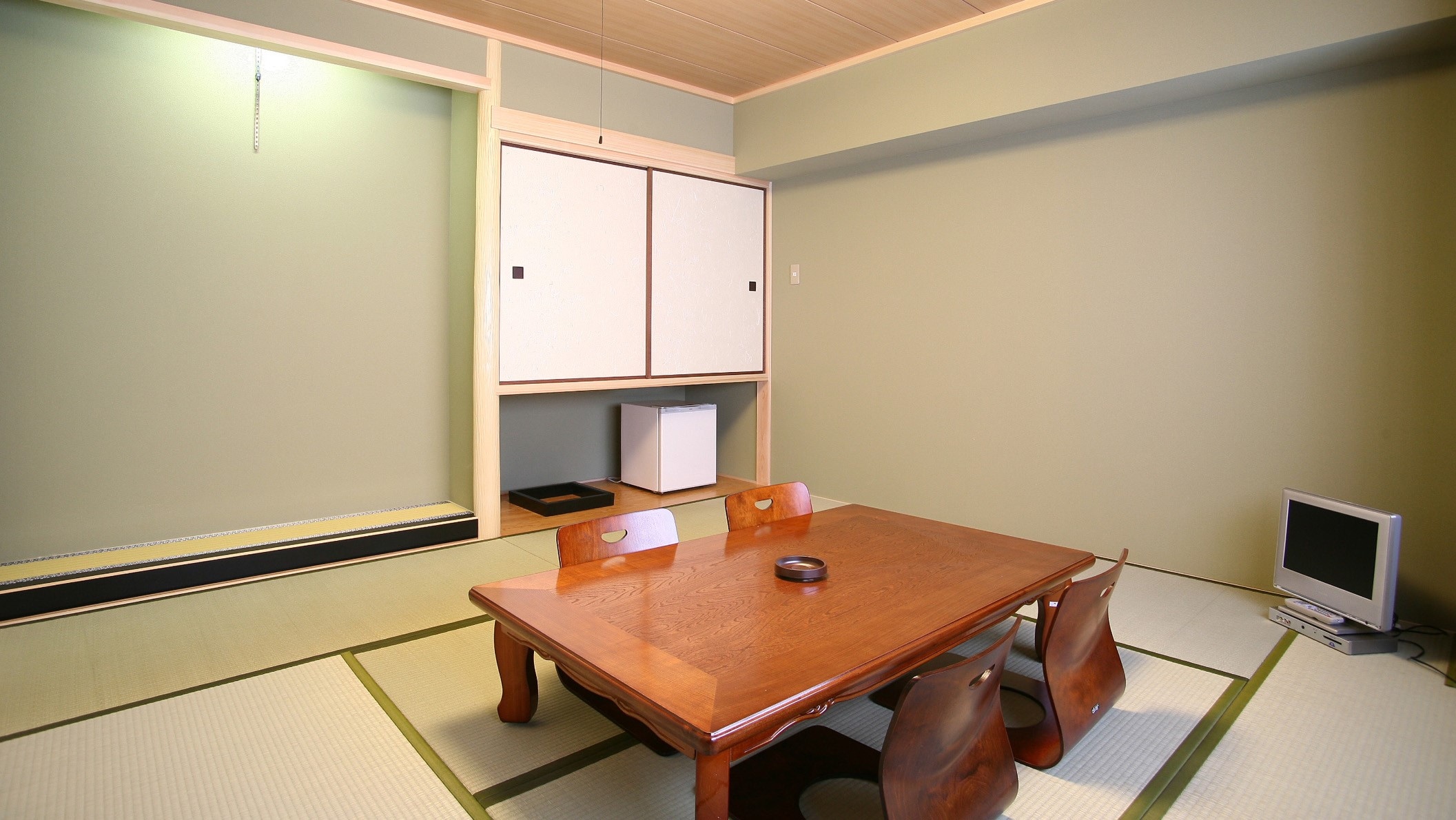 ◆ Japanese-style room 8 tatami mats