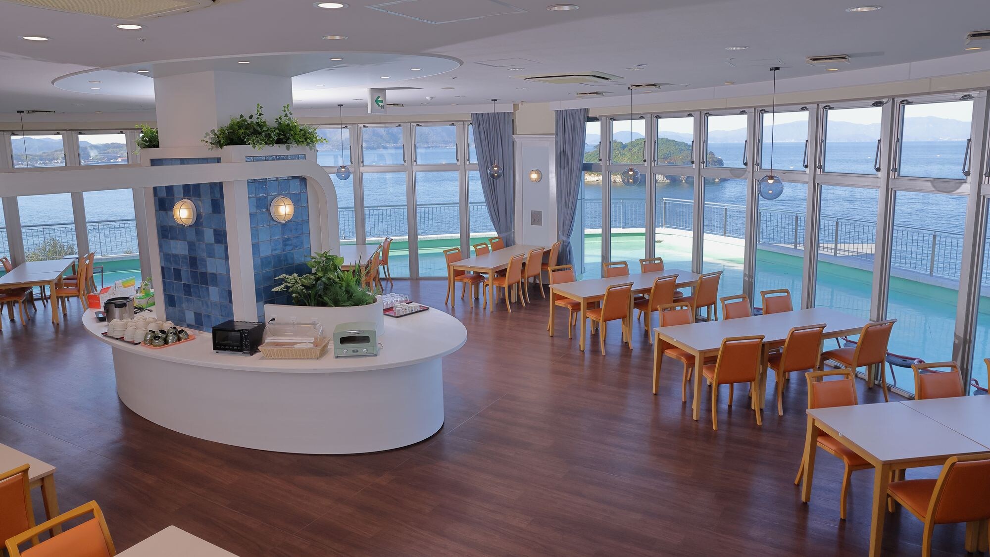 ◆Restaurant "Cape" Enjoy your meal while looking out at the Seto Inland Sea.