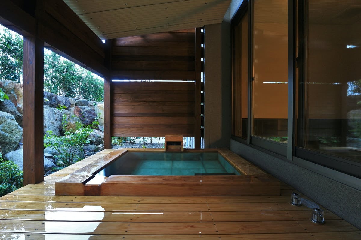 Seaside maisonette open-air bath