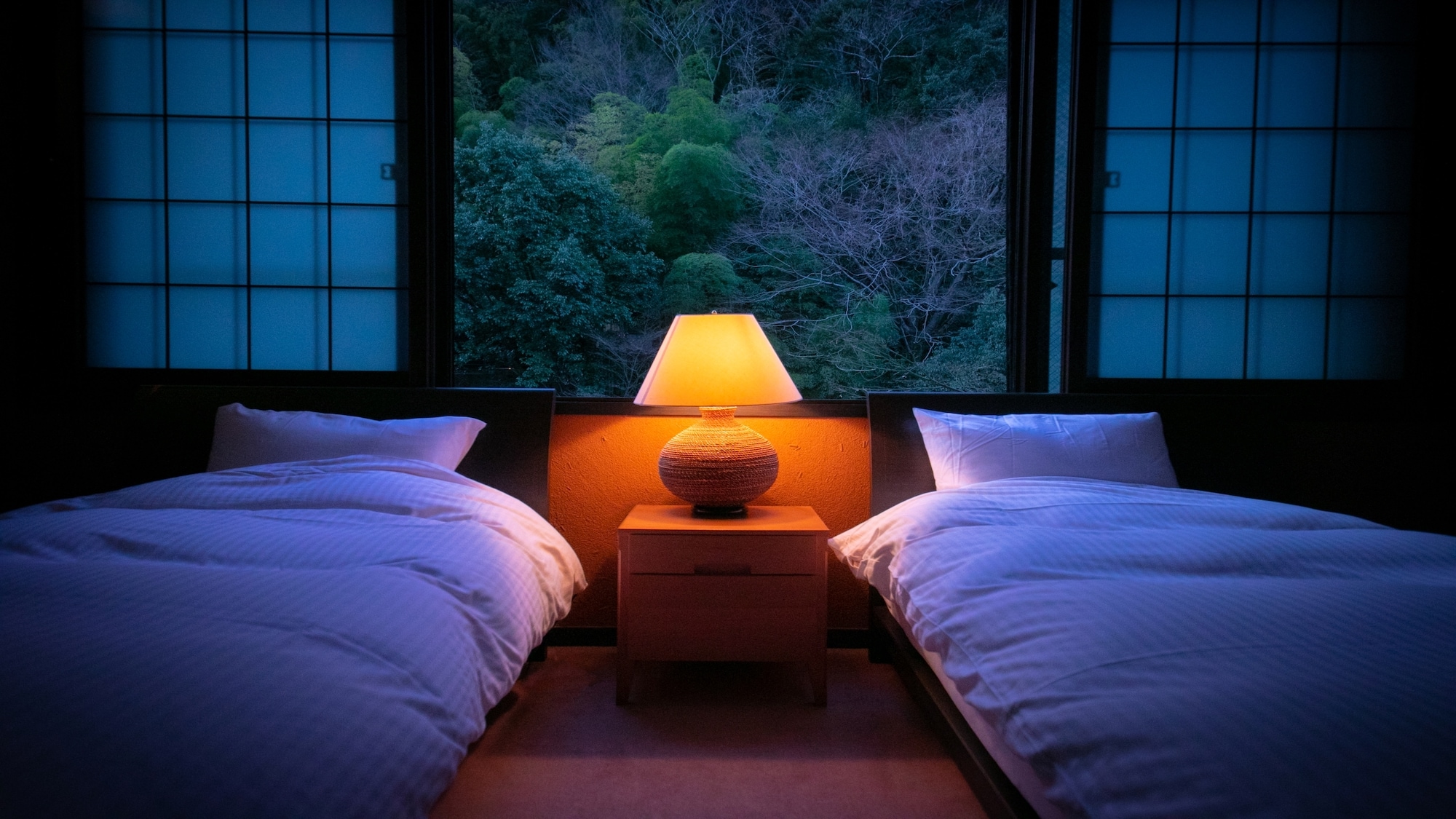 [Guest room with open-air bath] River side Japanese-style room 10 tatami mats + Western-style room with twin beds