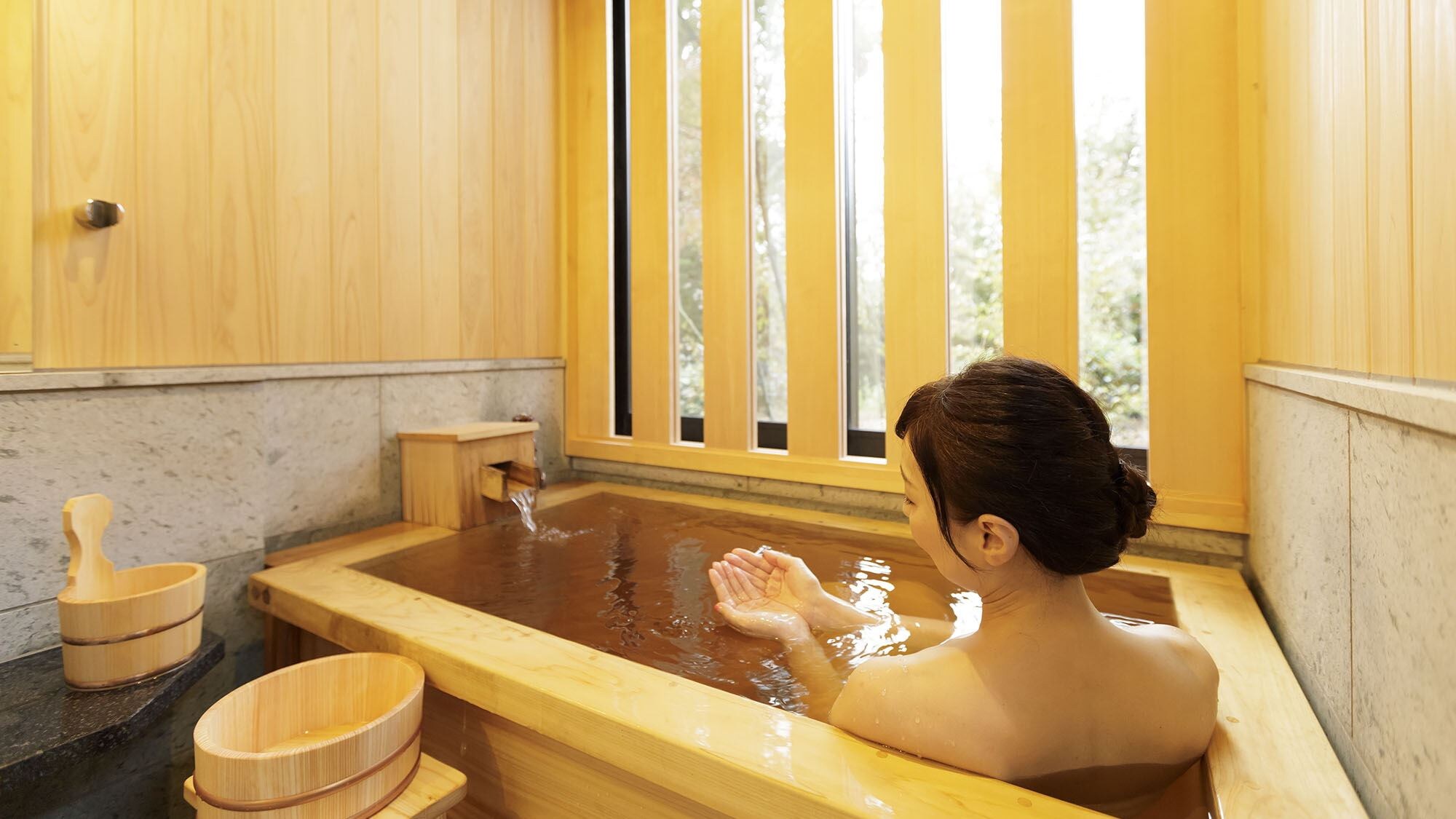 원하는 시간에 여러 번 즐길 수있는 객실의 전용 욕실.