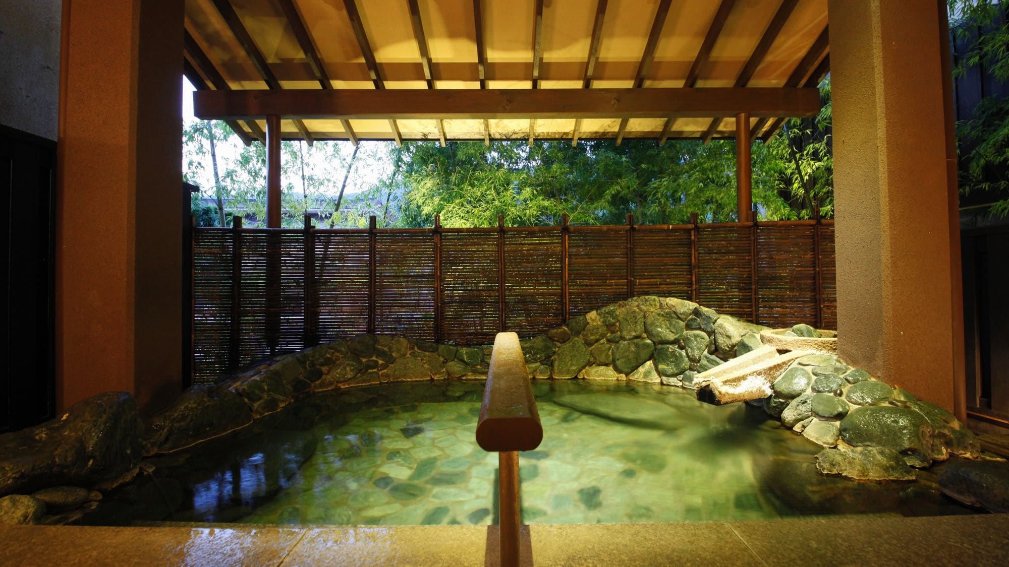 Bathroom: Tsubaki-no-Yu rock bath