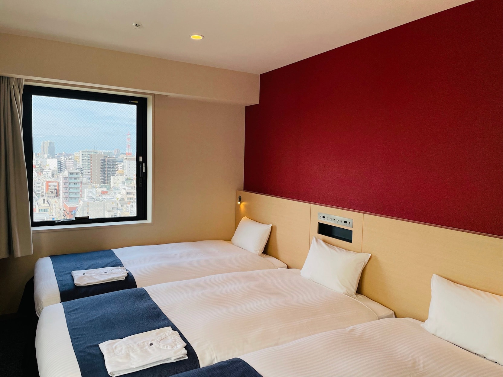City view triple 24㎡ 1100x1950mm 2 units 970x1950mm 1 unit