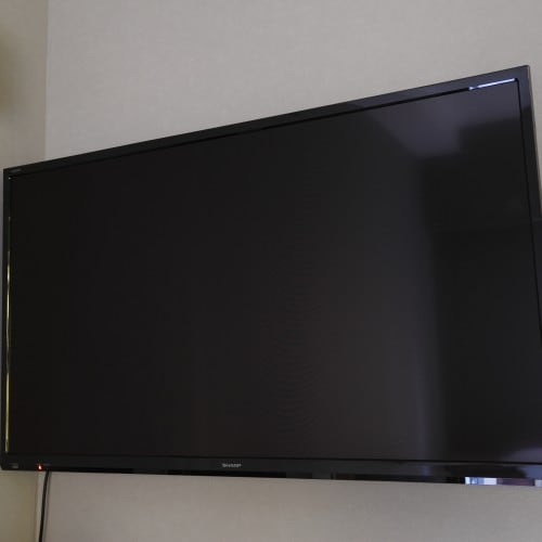 40-inch LCD TV with walls in all rooms