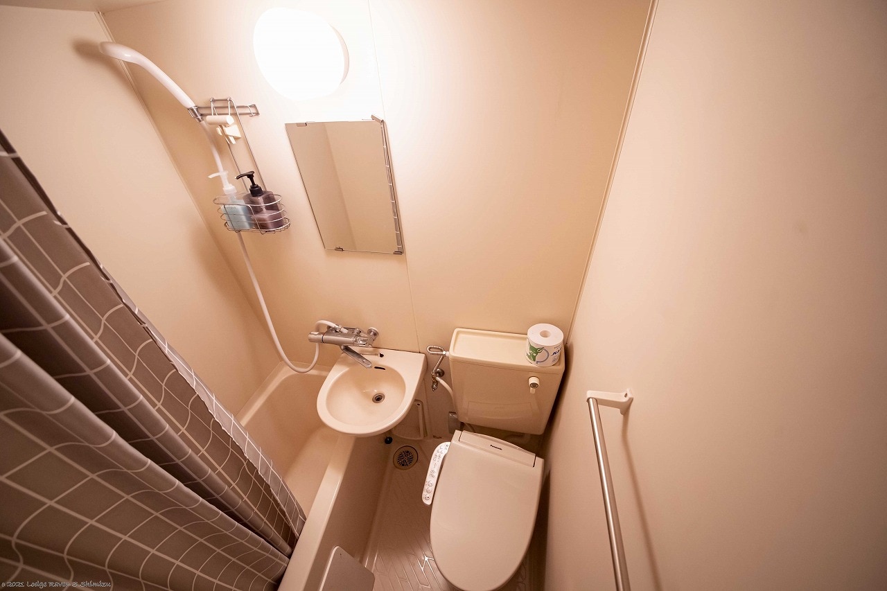 Unit bath in guest room and heated toilet