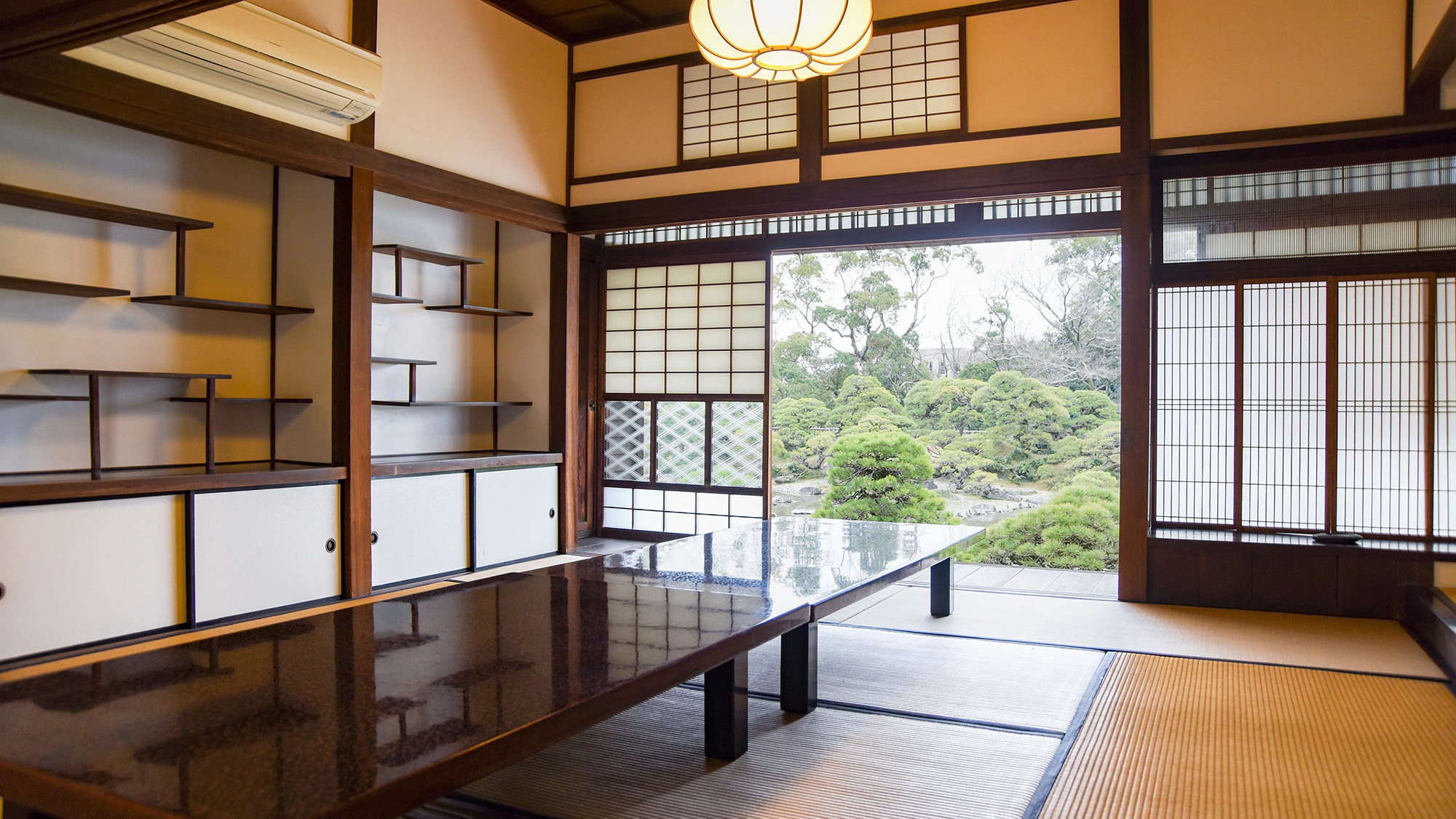* [Restaurant Shukei-tei / Private Room / Suzu no Ma] Please enjoy while looking at the scenic garden "Matsuboen".