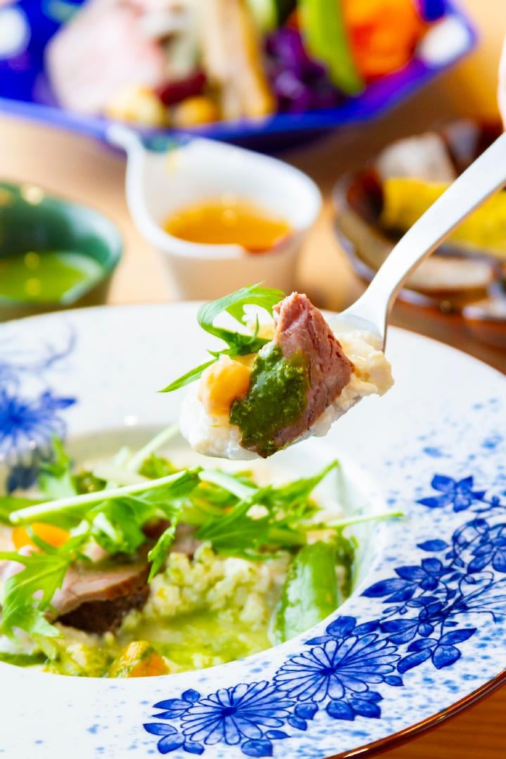 "Breakfast" Hot spring tofu, Saga beef roast beef, and Yoshida rice in a risotto-style dish with Ureshino tea sauce, a taste you can only get here♪