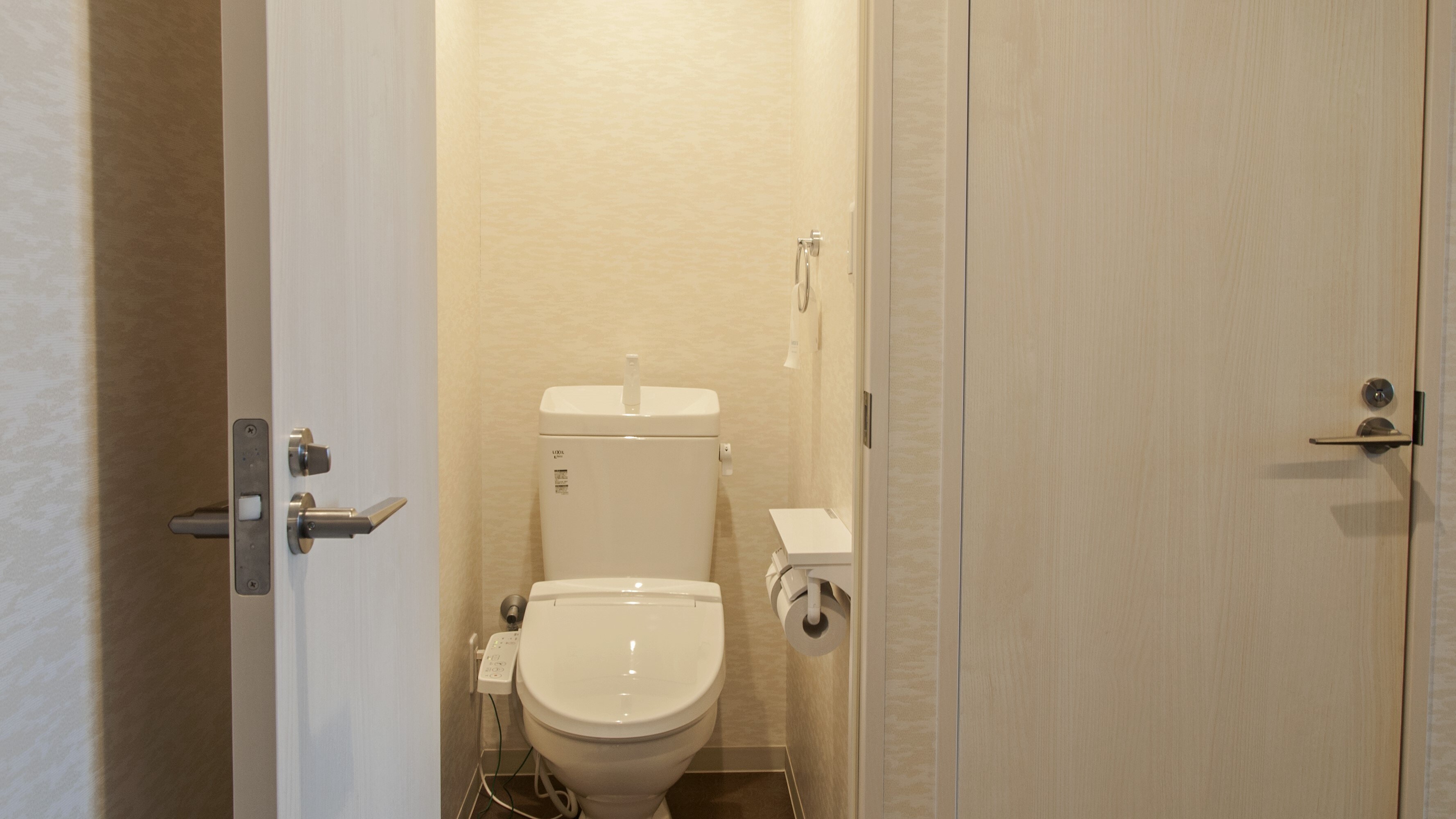 All rooms have private toilets, so they are clean and popular for not tiring out your companions.