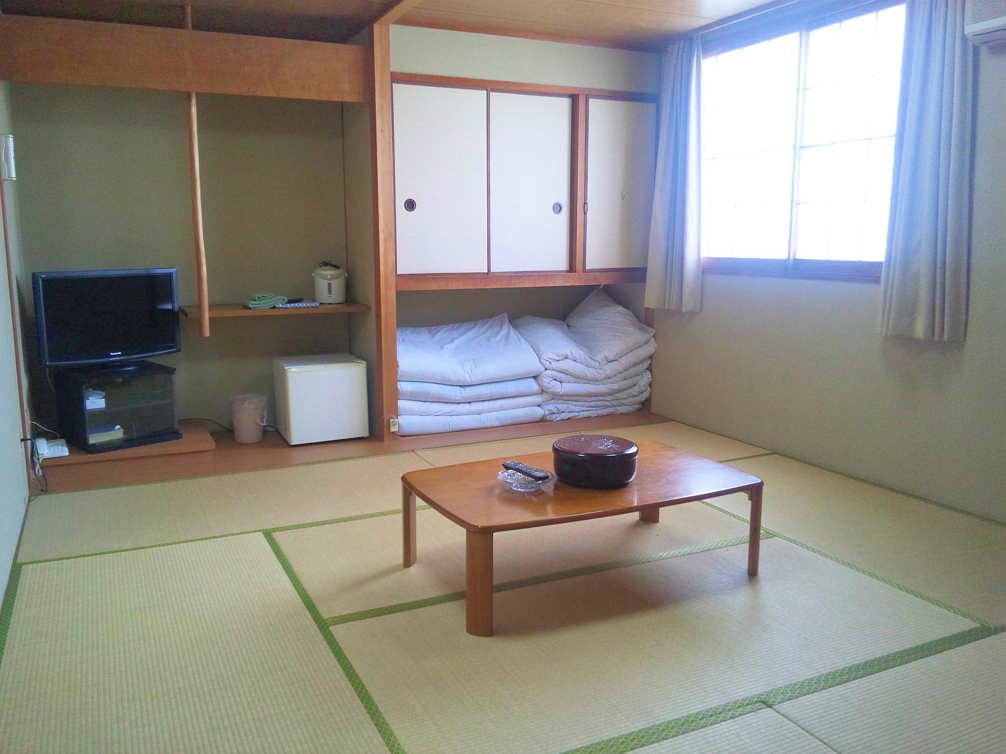 Hotel main building guest room (approximately 10 tatami mat Japanese-style room) Smoking bedroom
