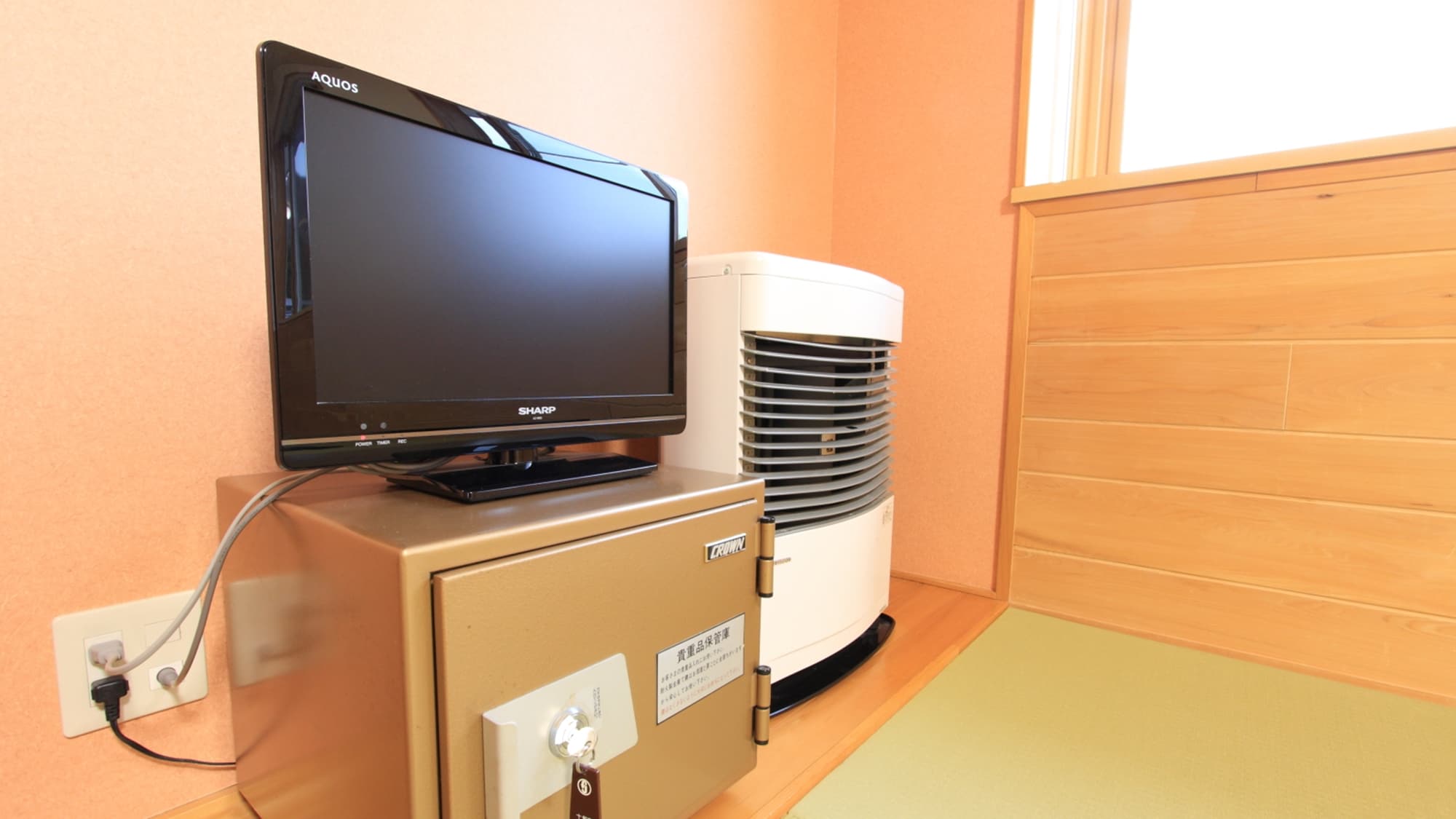* [Example of guest room] There is also a safe, so you can rest assured.