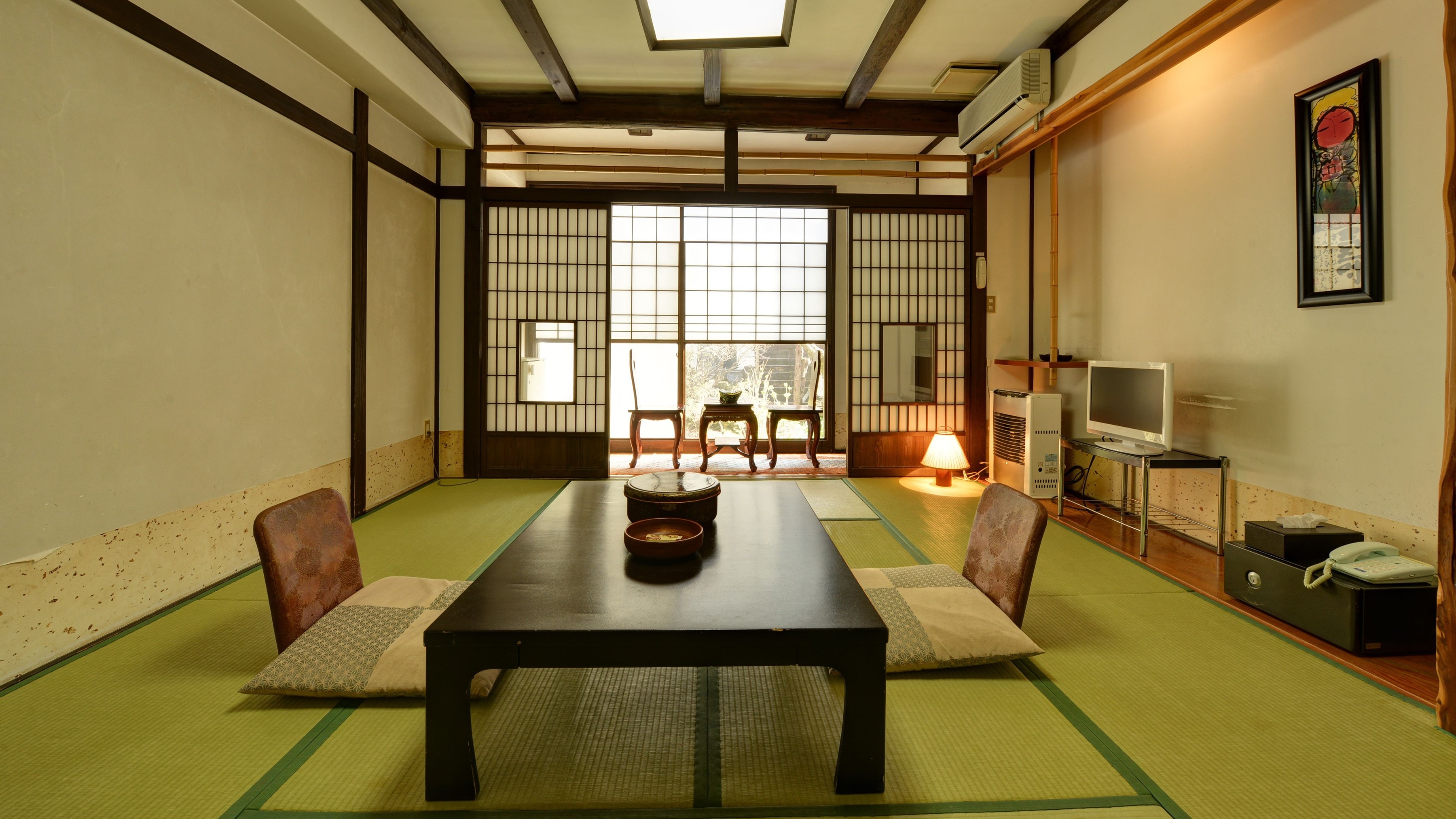 *Mingei Harmony Room/Our standard guest room. Relax in a room filled with folk art furnishings (example)