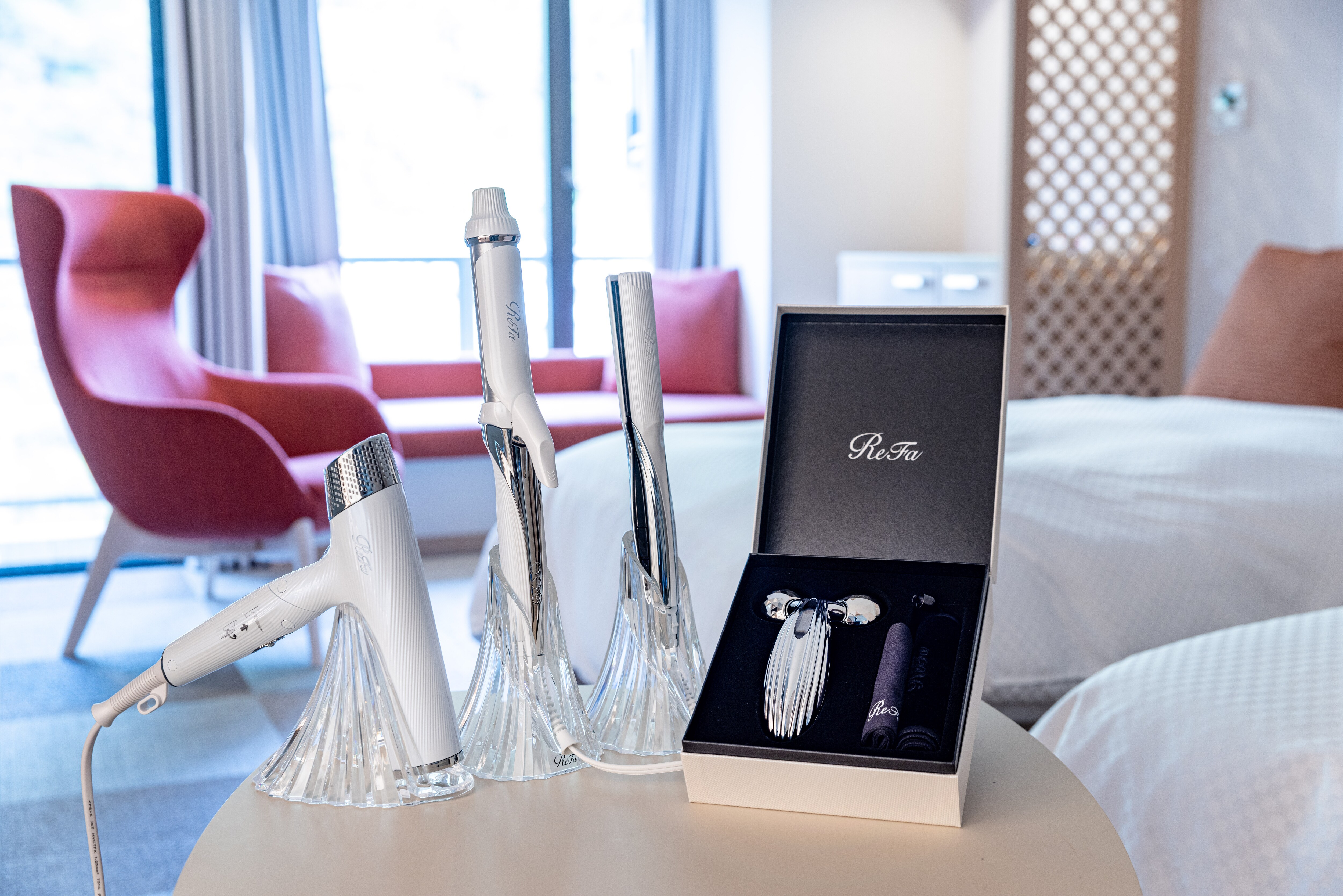 Amenities for the "Yurakukan Western-style Refa Room."