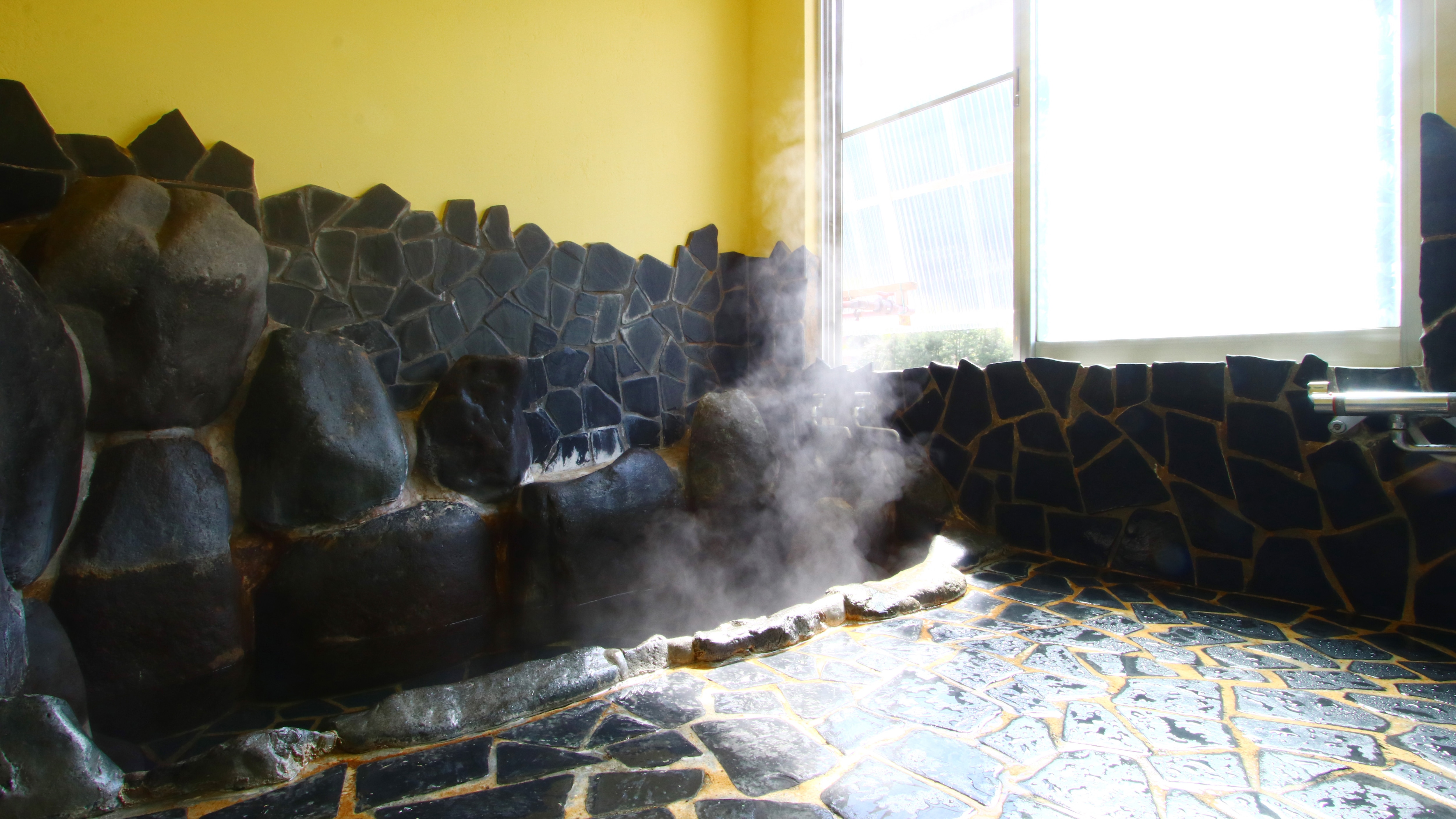 Baths: Available from 15:00 to 22:00*