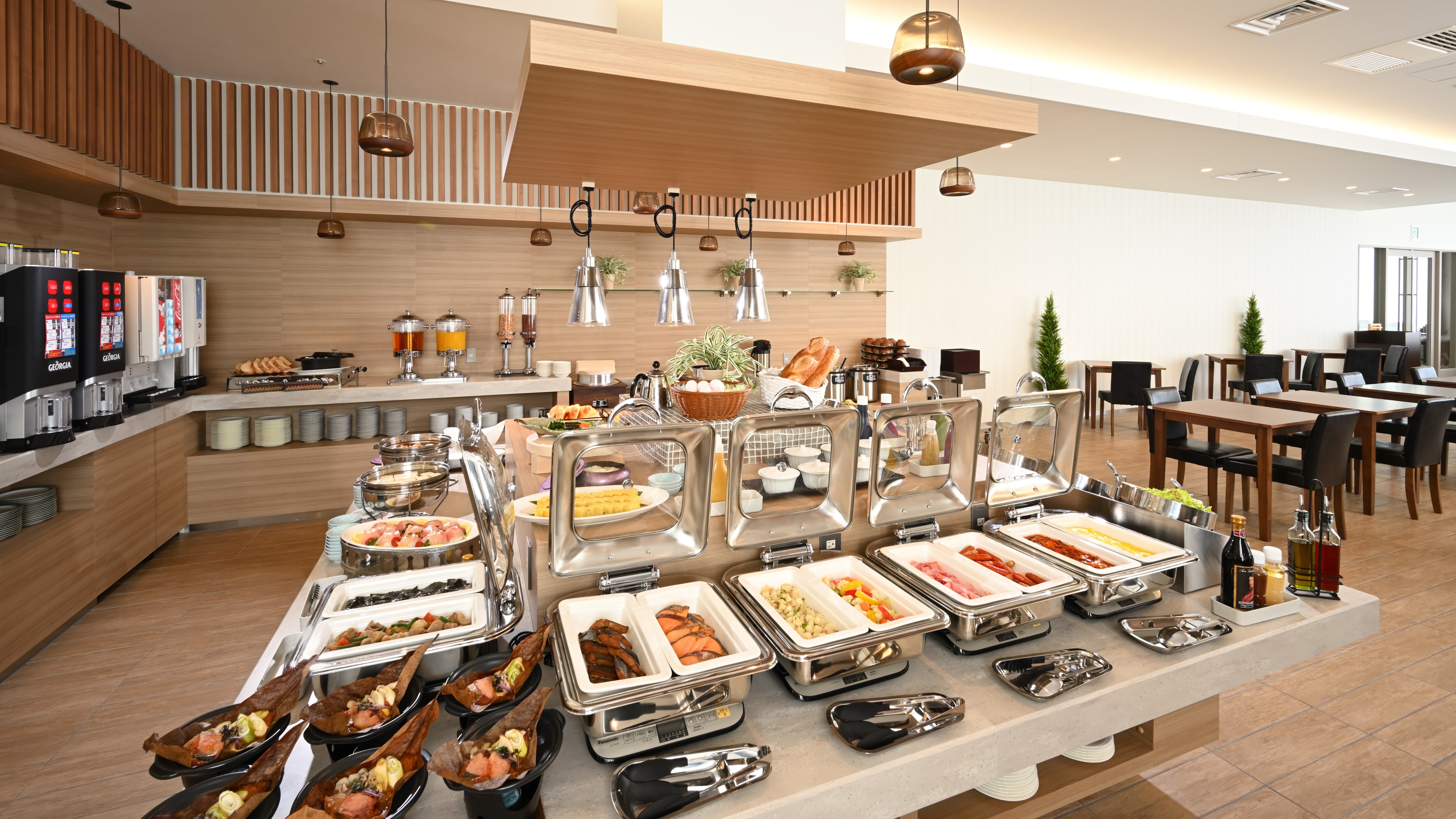 A Japanese and Western-style breakfast buffet featuring carefully selected vegetables