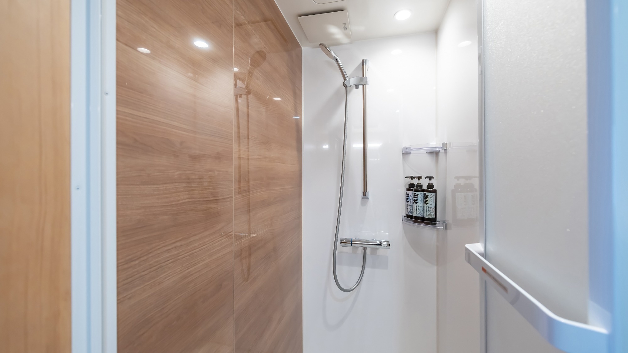 Japanese-style room (8 tatami mats)