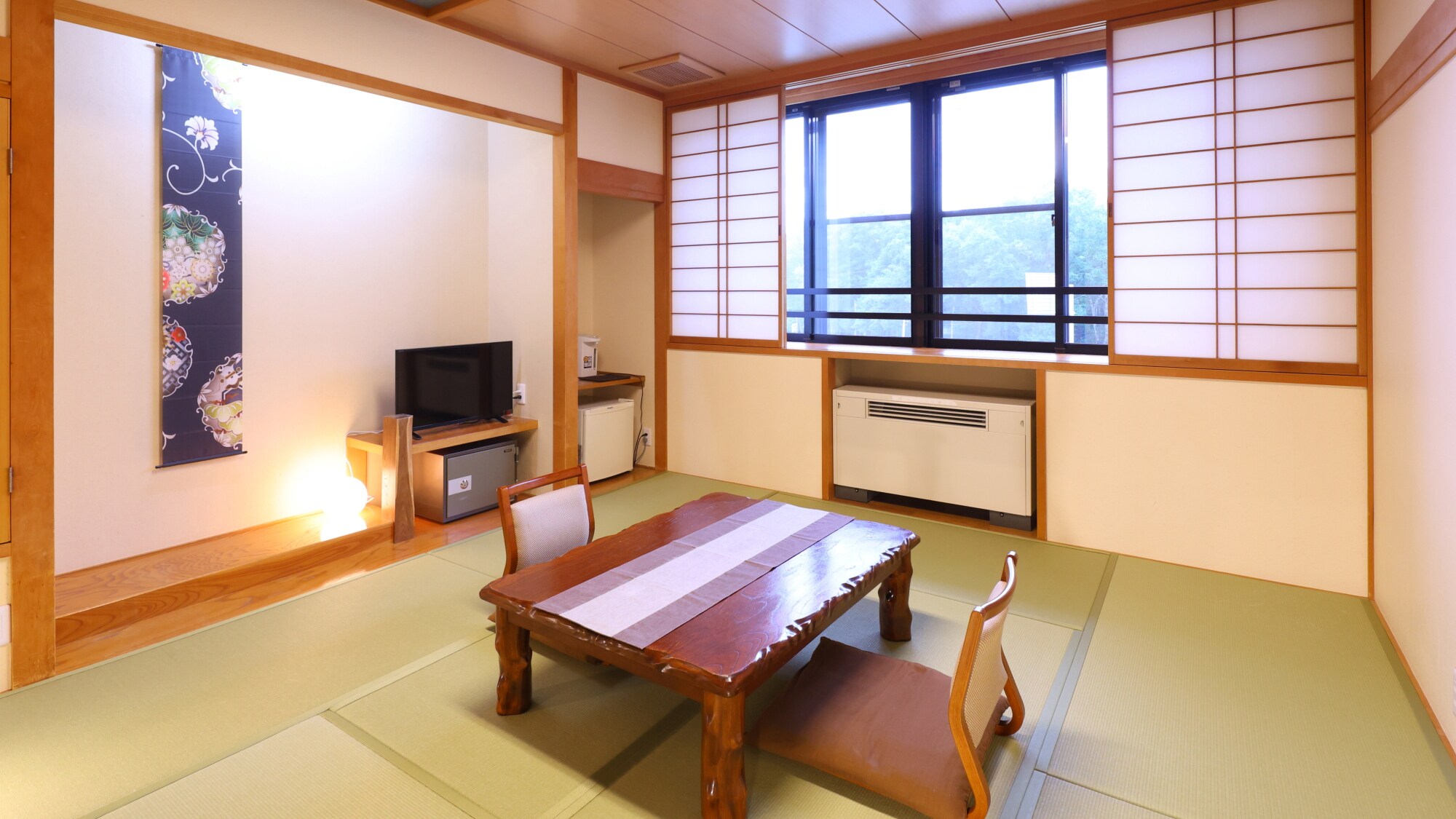 ■ [Japanese-style room] Family-friendly / Mount Ontake view / 10 tatami mats / Up to 4 people
