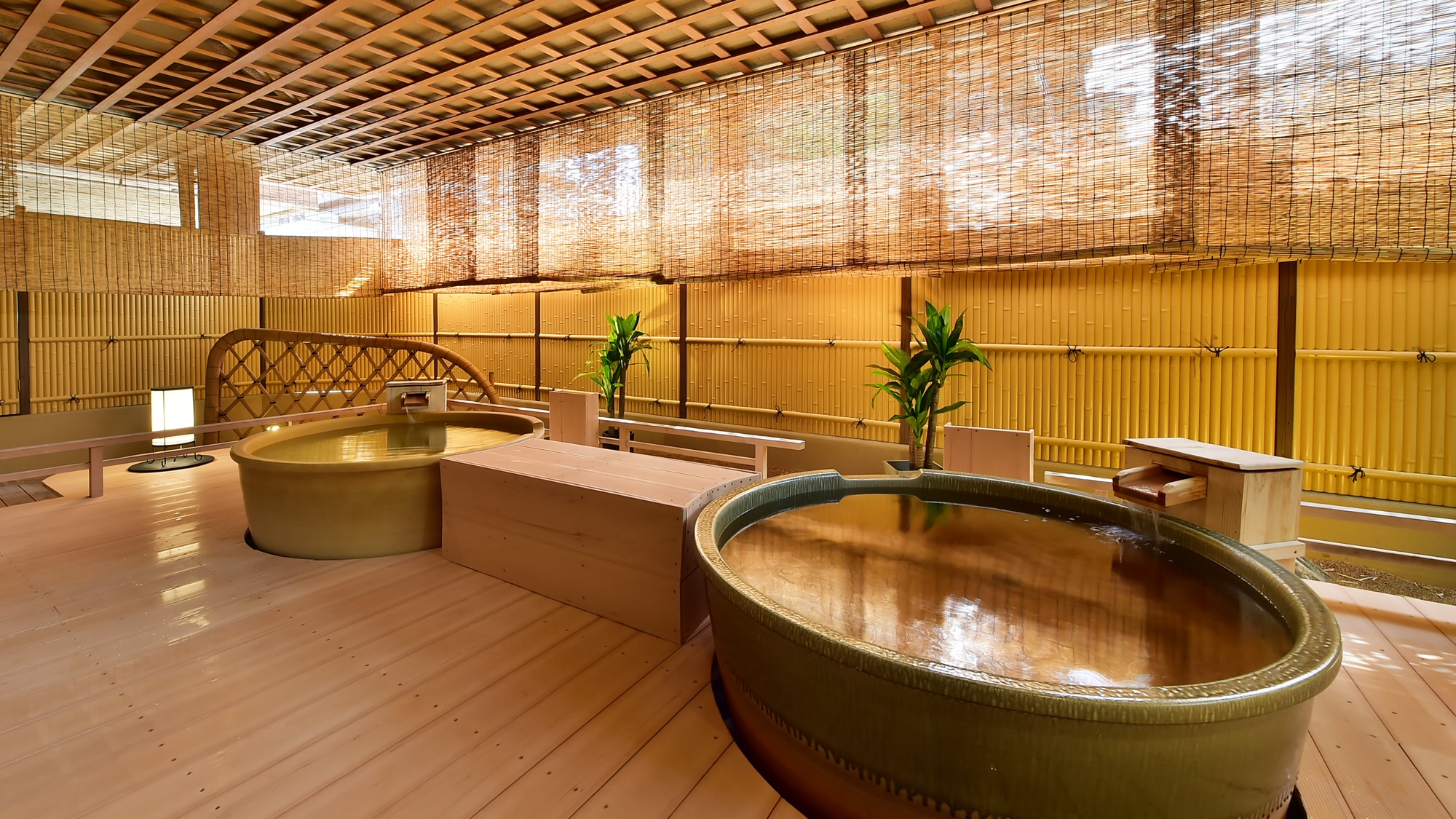 Shigaraki ware open-air bath (large bath)