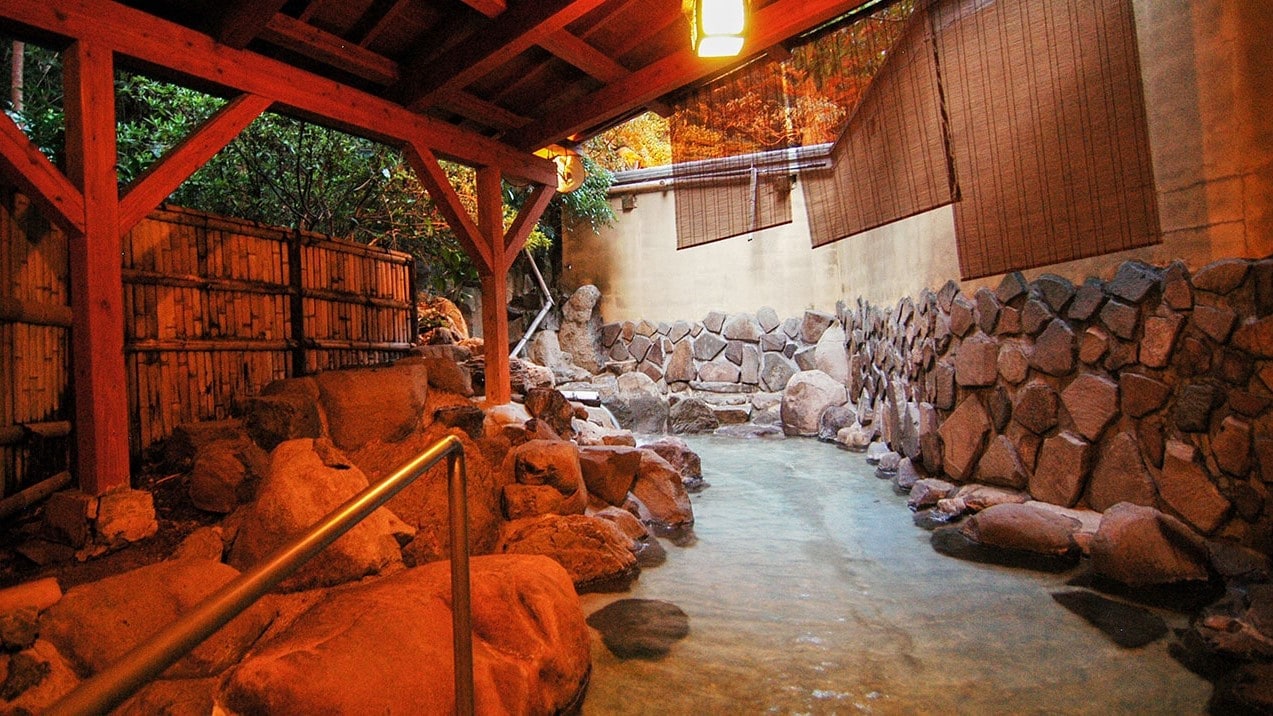 Private open-air bath in the main building