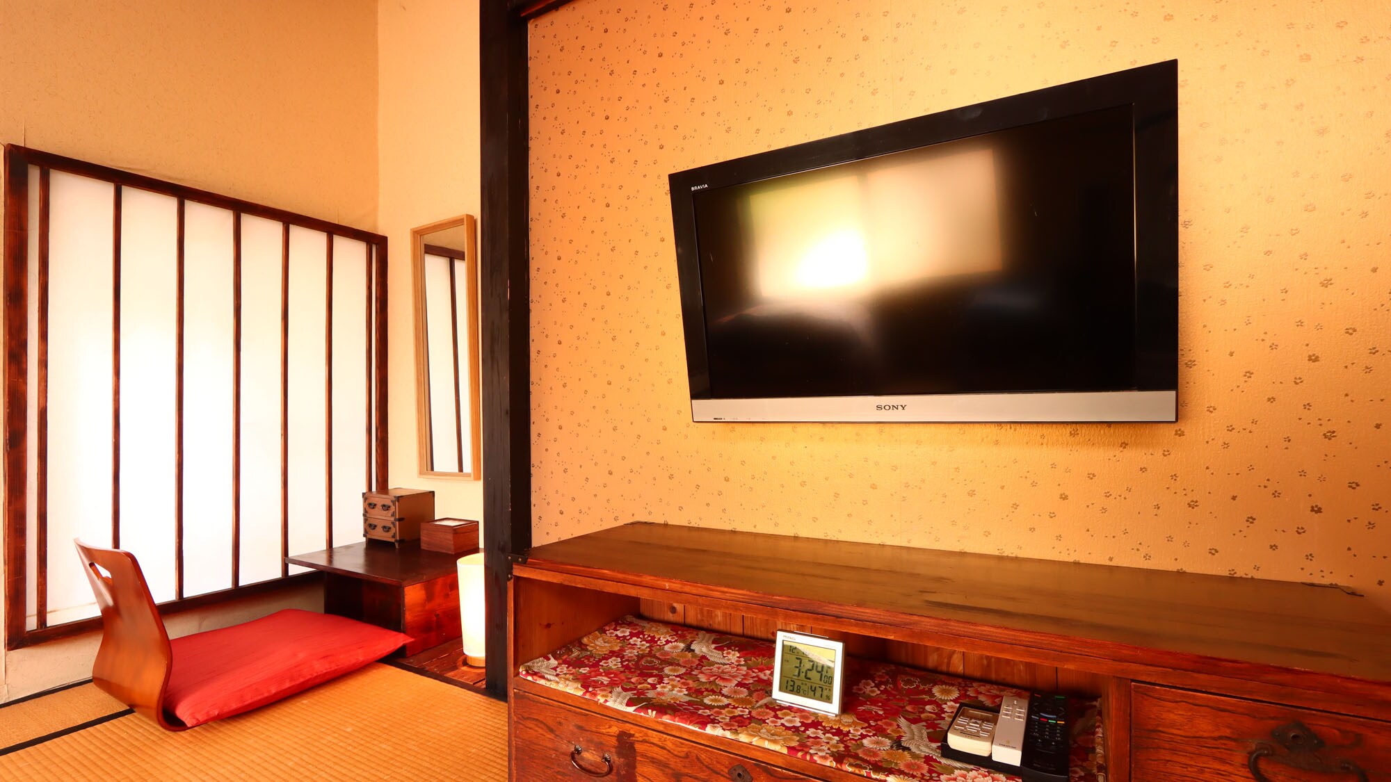 ●Kagayaki no Ma●There is also a wall-mounted TV, so you can relax in your room.