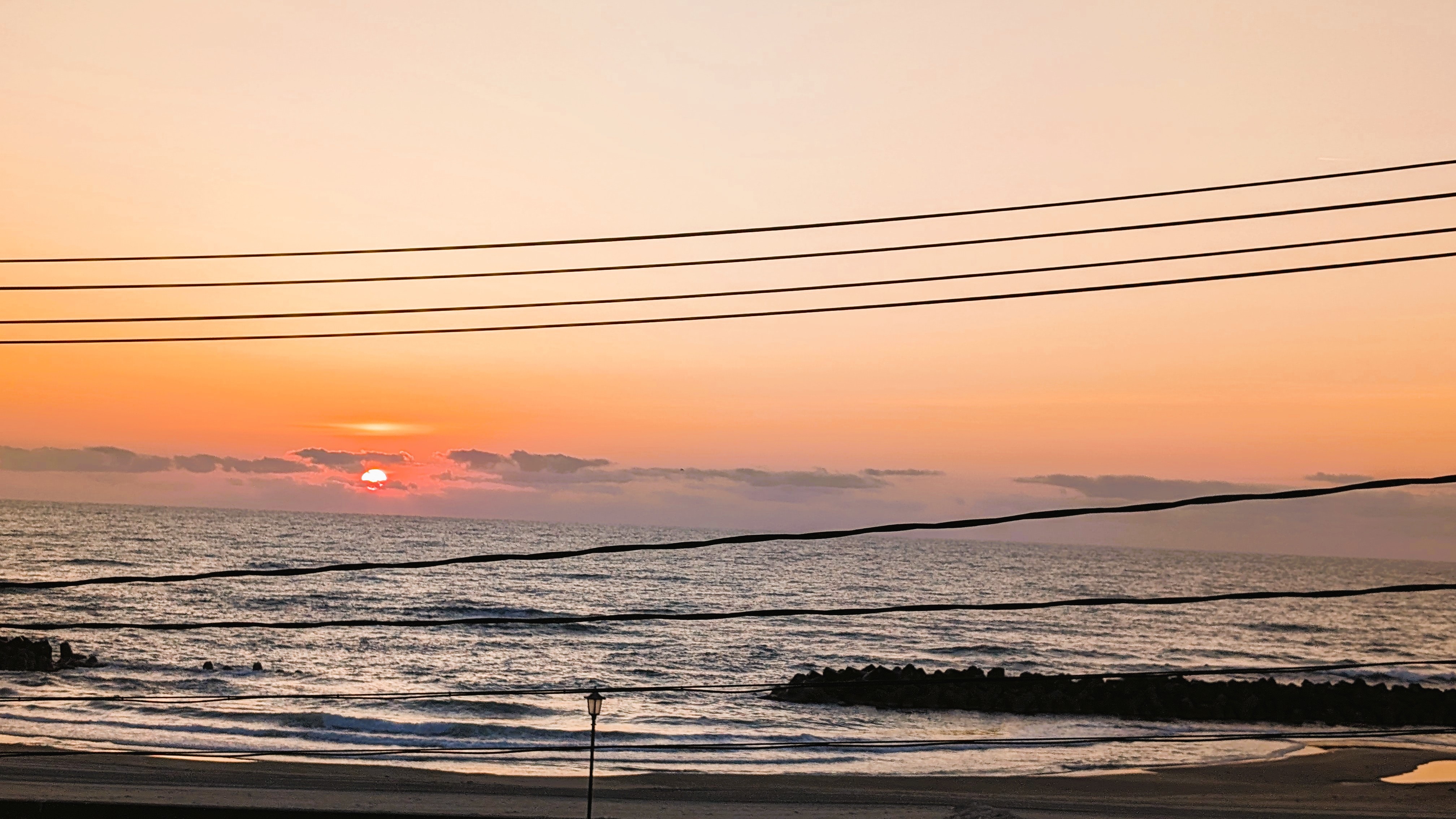 Overall view from the Japanese-style room facing the sea