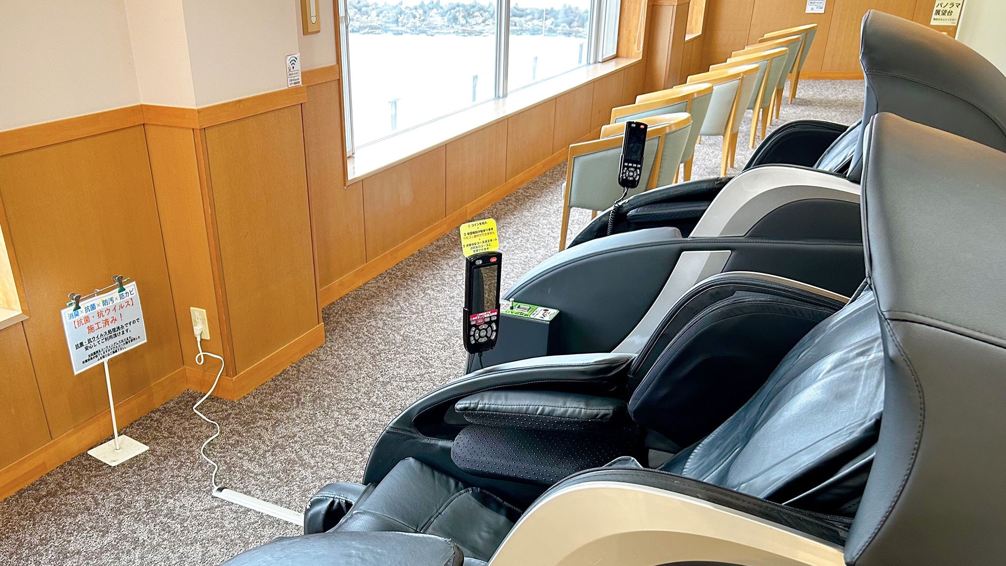 ・[2nd floor massage chair (charged)] Relax while watching the sea