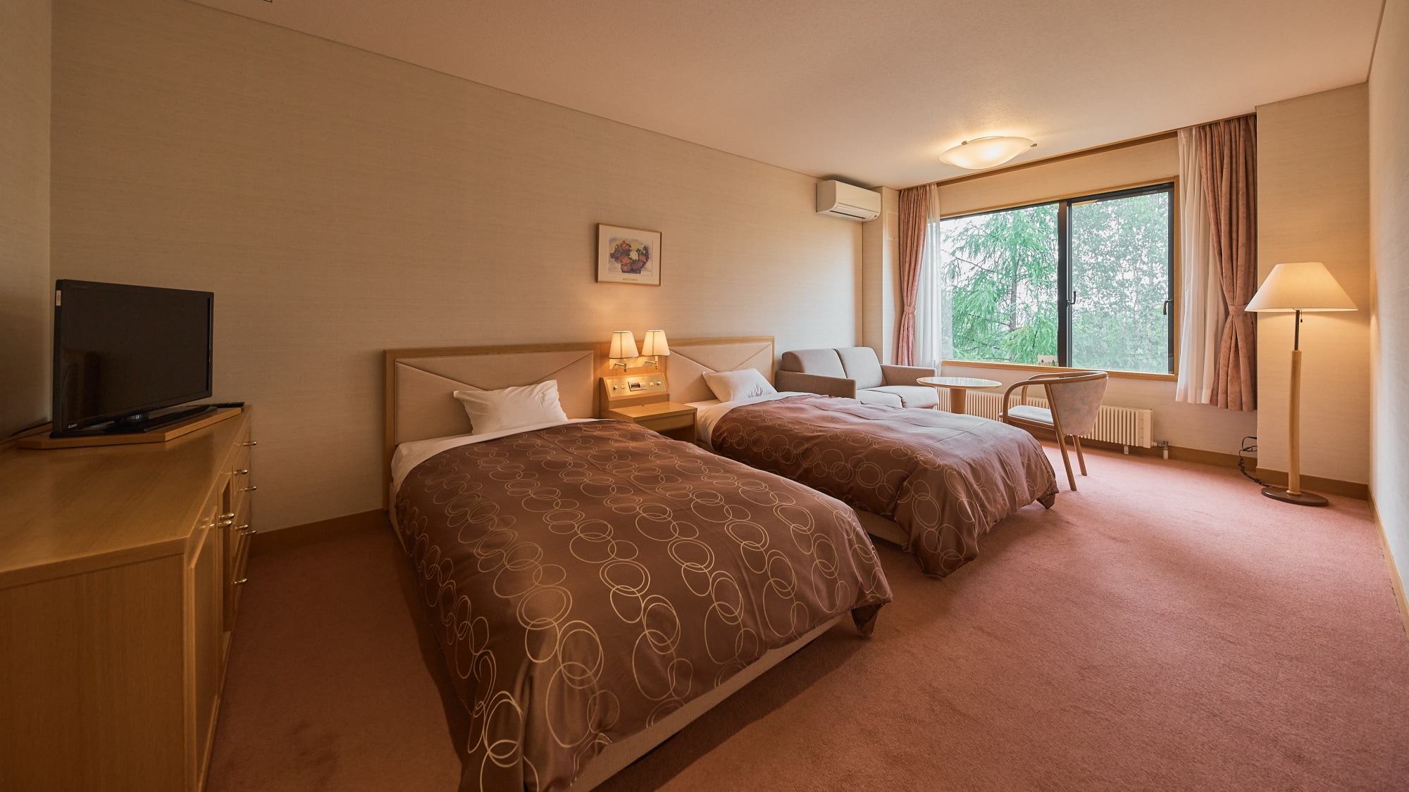 Example of a twin room | Approximately 35 square meters, 3-person capacity (no kitchen)