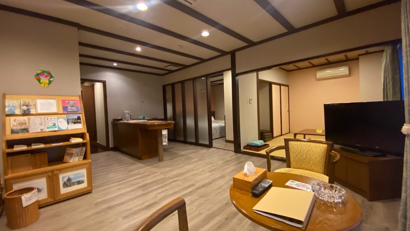 Dog-friendly deluxe family room