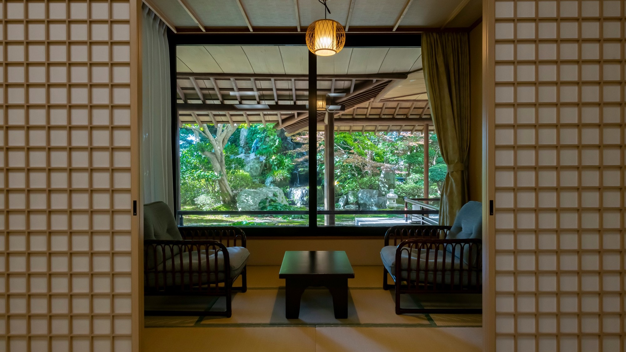 [Seiryu 1st floor special room] A quiet Seiryu 1st floor special room with a close view of the Japanese garden.