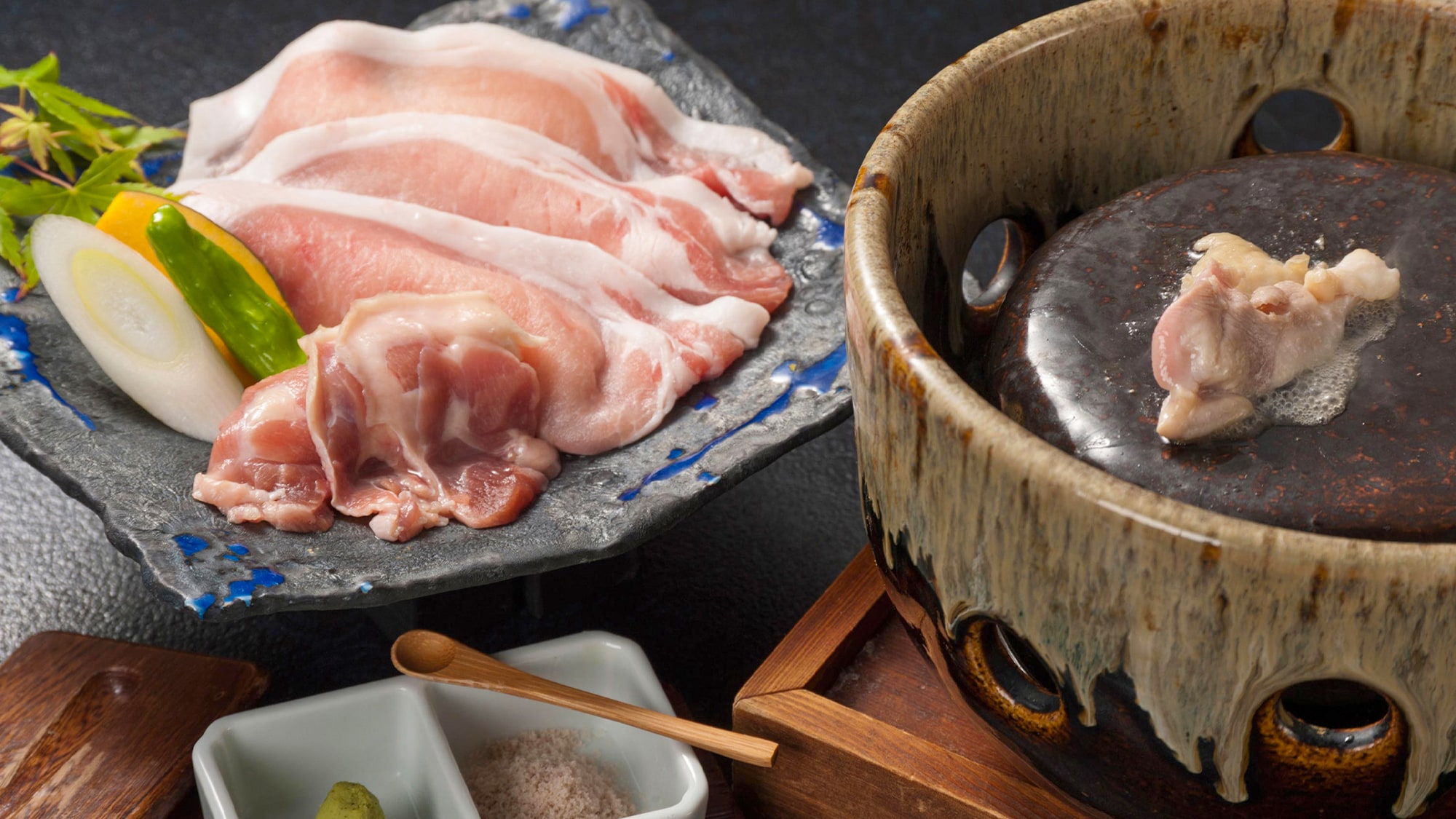 ■ Stone-grilled Shizuoka brand pork and chicken