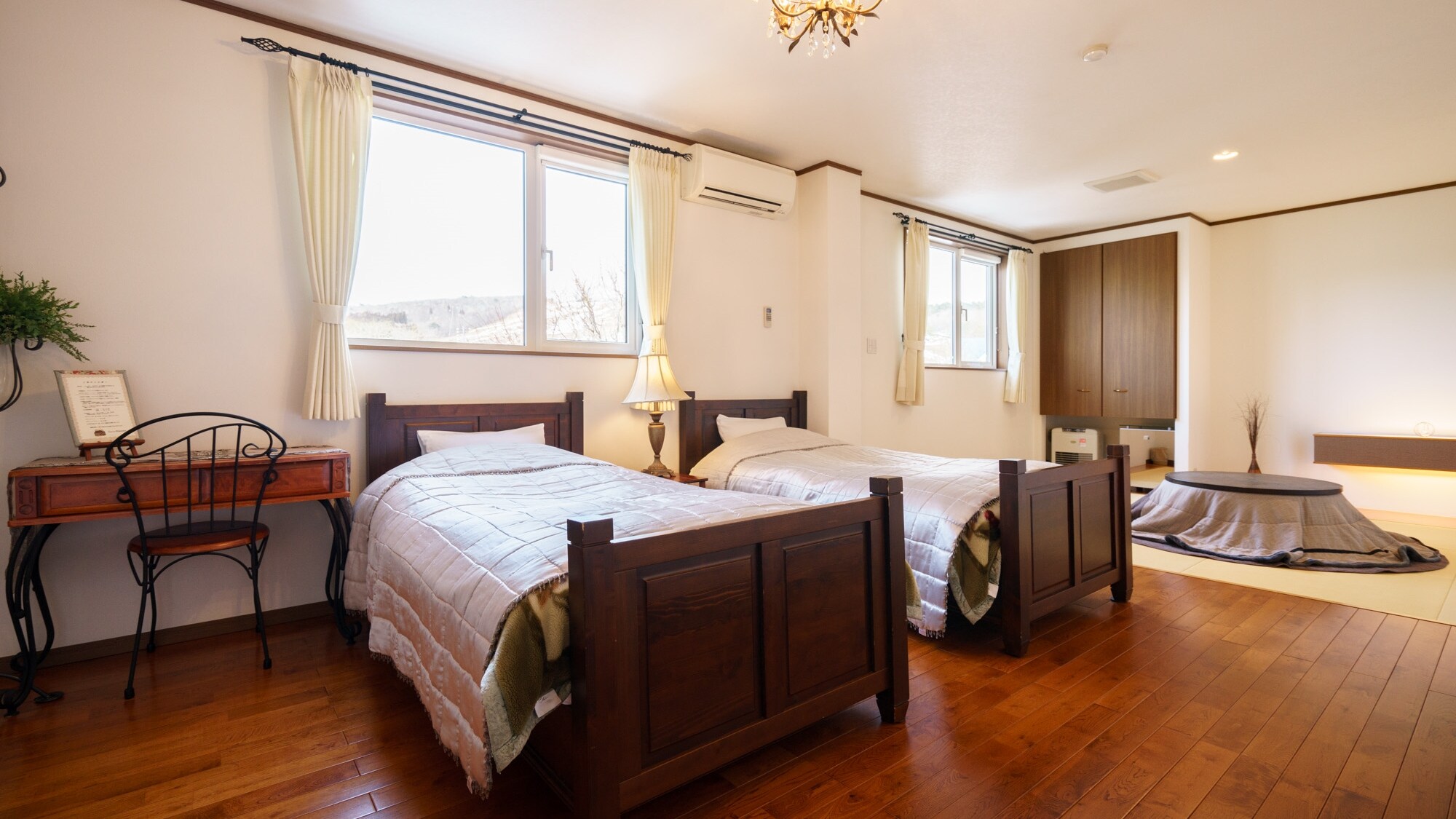 *[Special Japanese-Western style room 38㎡] Recommended room for groups with twin beds and tatami mats
