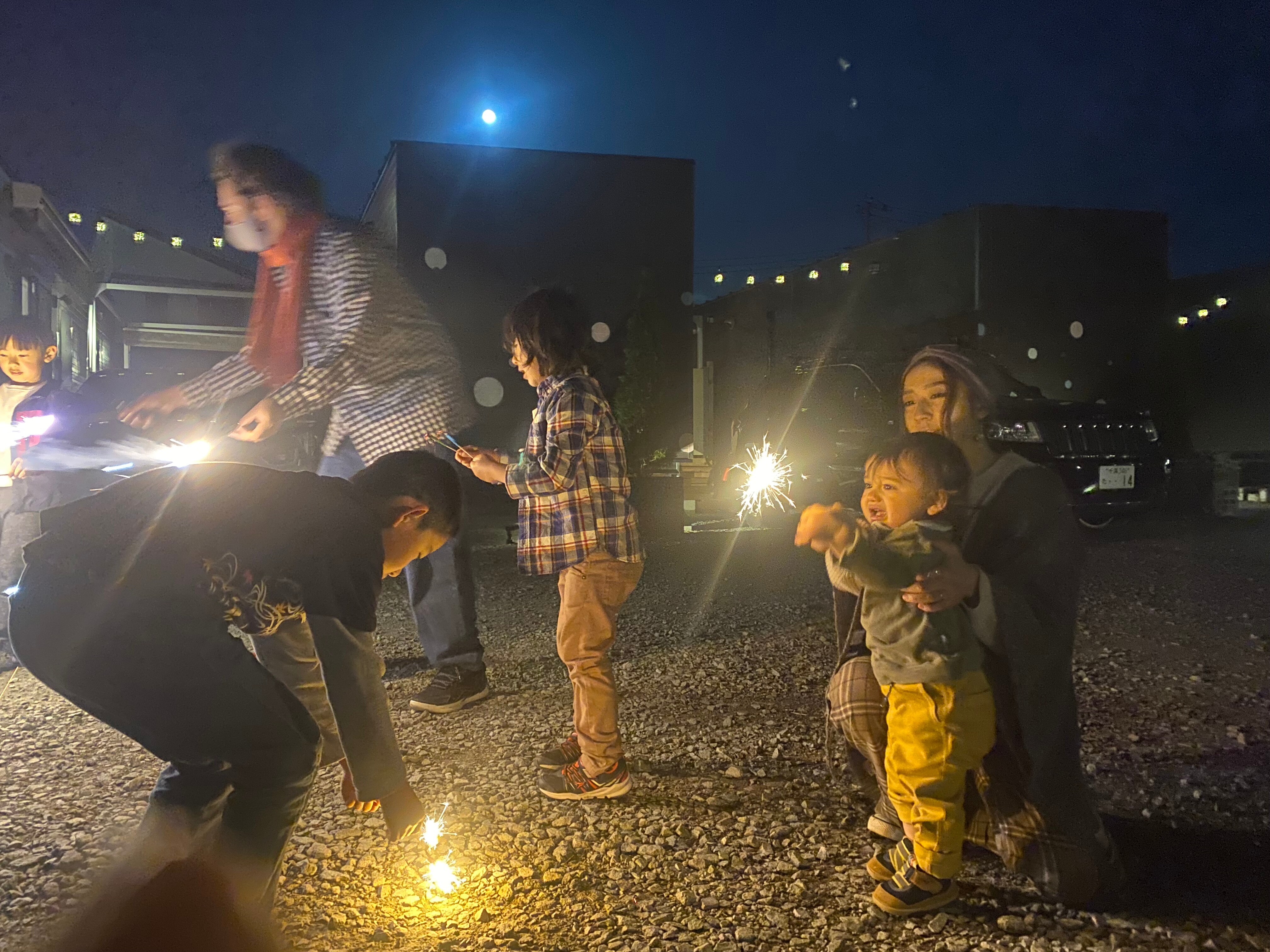 Handheld fireworks allowed (limited to parking lot)
