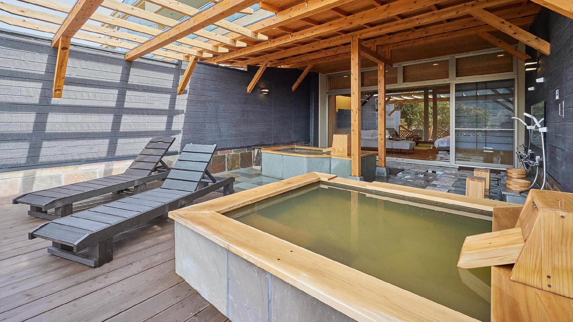 ・[Ten: Open-air bath in guest room] Enjoy the "beauty skin water" that is rich in metasilicic acid and has a smooth texture on the skin.
