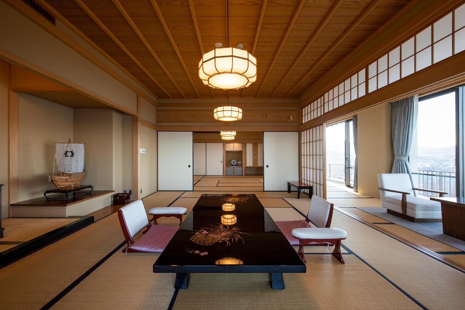 Phòng đặc biệt kiểu Nhật-Tây "Tsuru" trong tòa nhà mới.