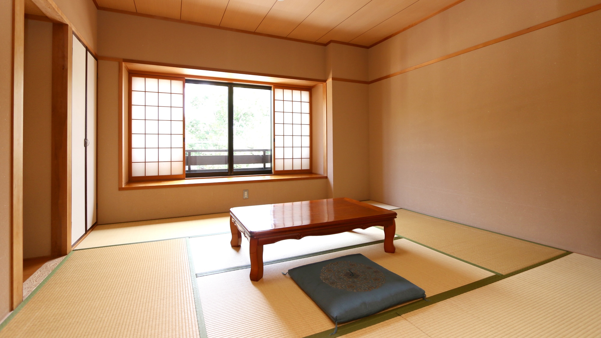 [8 tatami Japanese-style room] Please make yourself comfortable and relax.