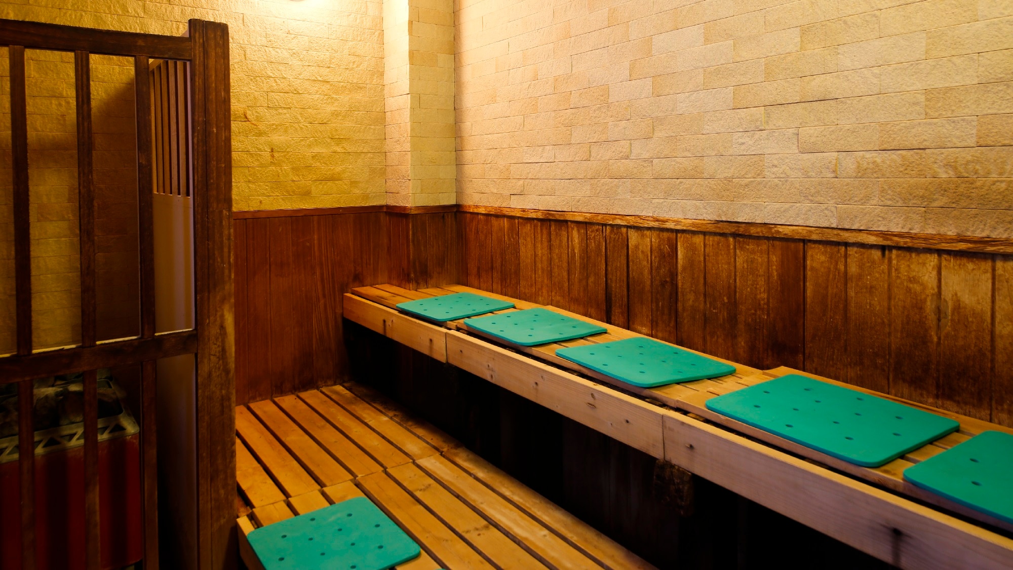 Ako Onsen Satsukinoyu: Phòng xông hơi khô trong phòng tắm dành cho nam