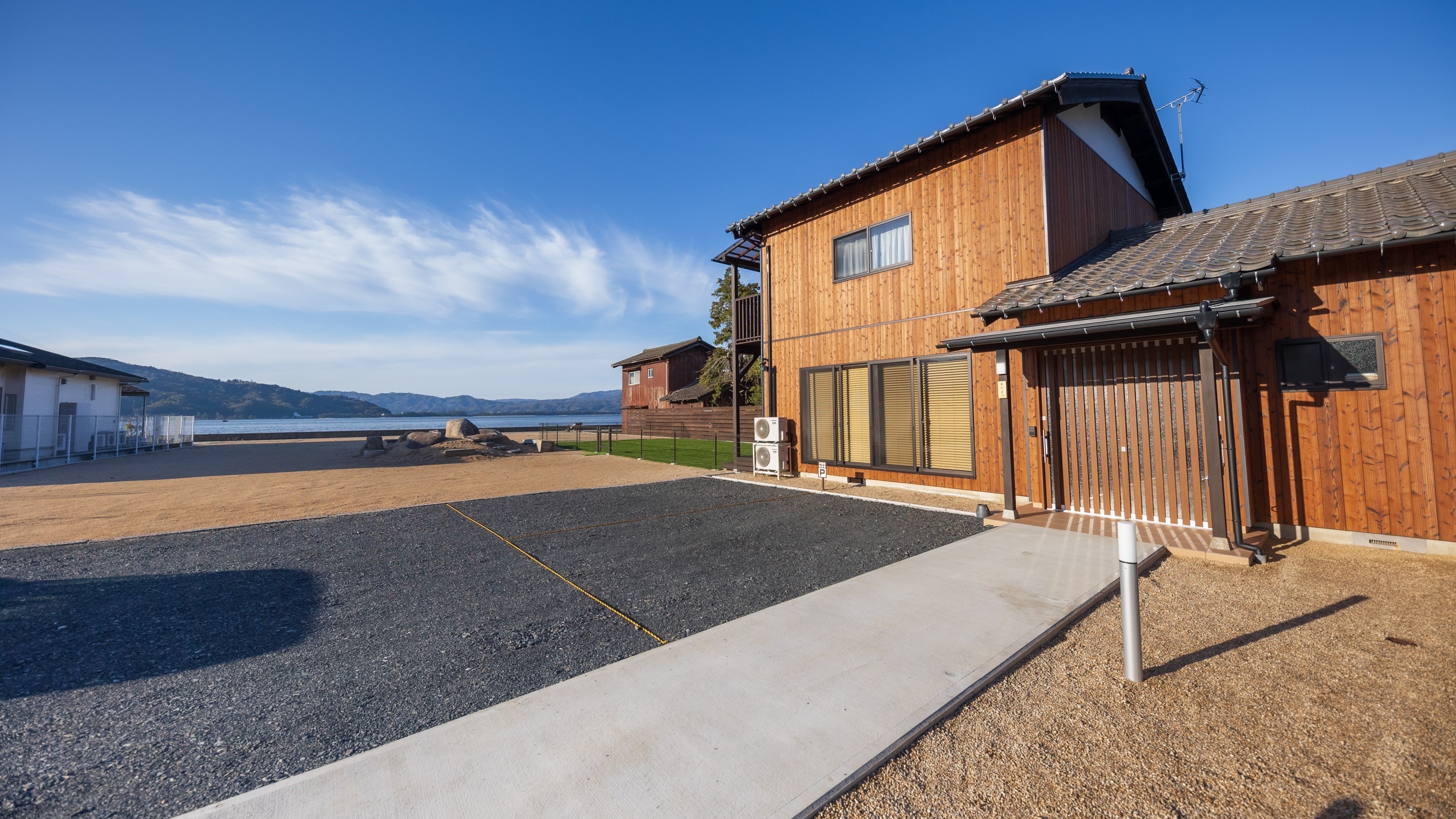 *Akamatsu exterior