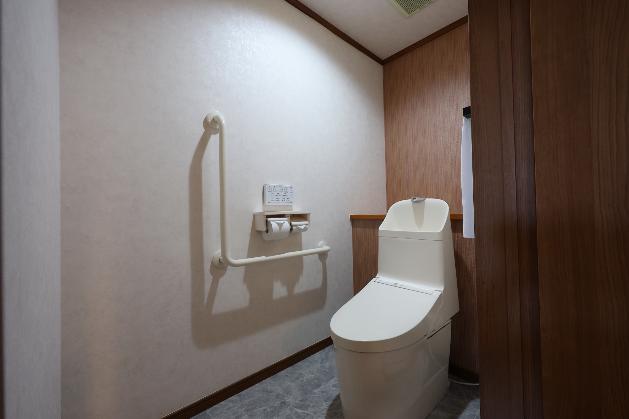 Family room with open-air bath (image of restroom)