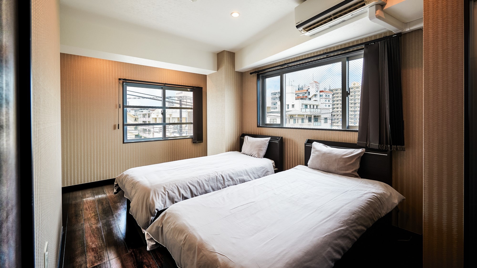 [Deluxe Suite] Second bedroom. Great view with big windows. You can also see the cityscape of Naha in the morning and evening.