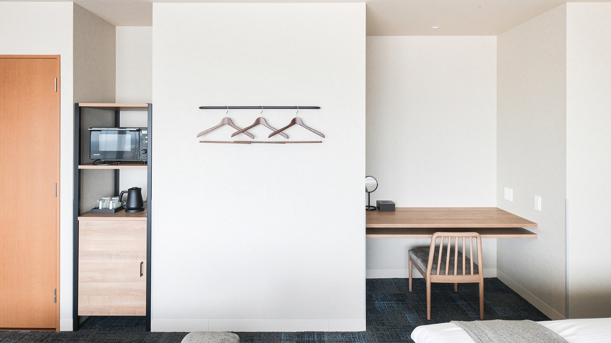 [ห้องพรีเมียม] พร้อมเฟอร์นิเจอร์ครบครันและเตาไมโครเวฟ