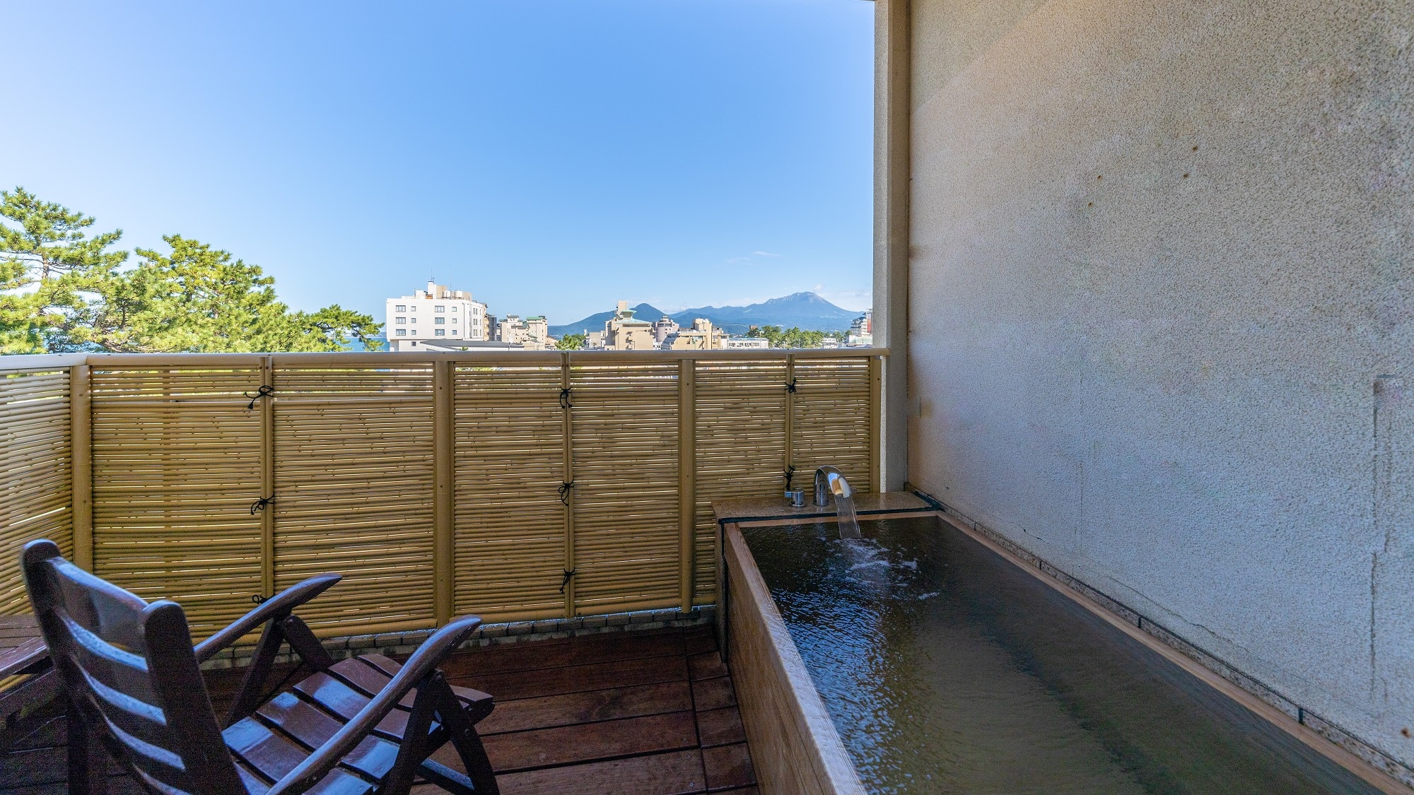 Non-smoking [Room with open-air hot spring bath] Corner room with bed ◎ Ocean view