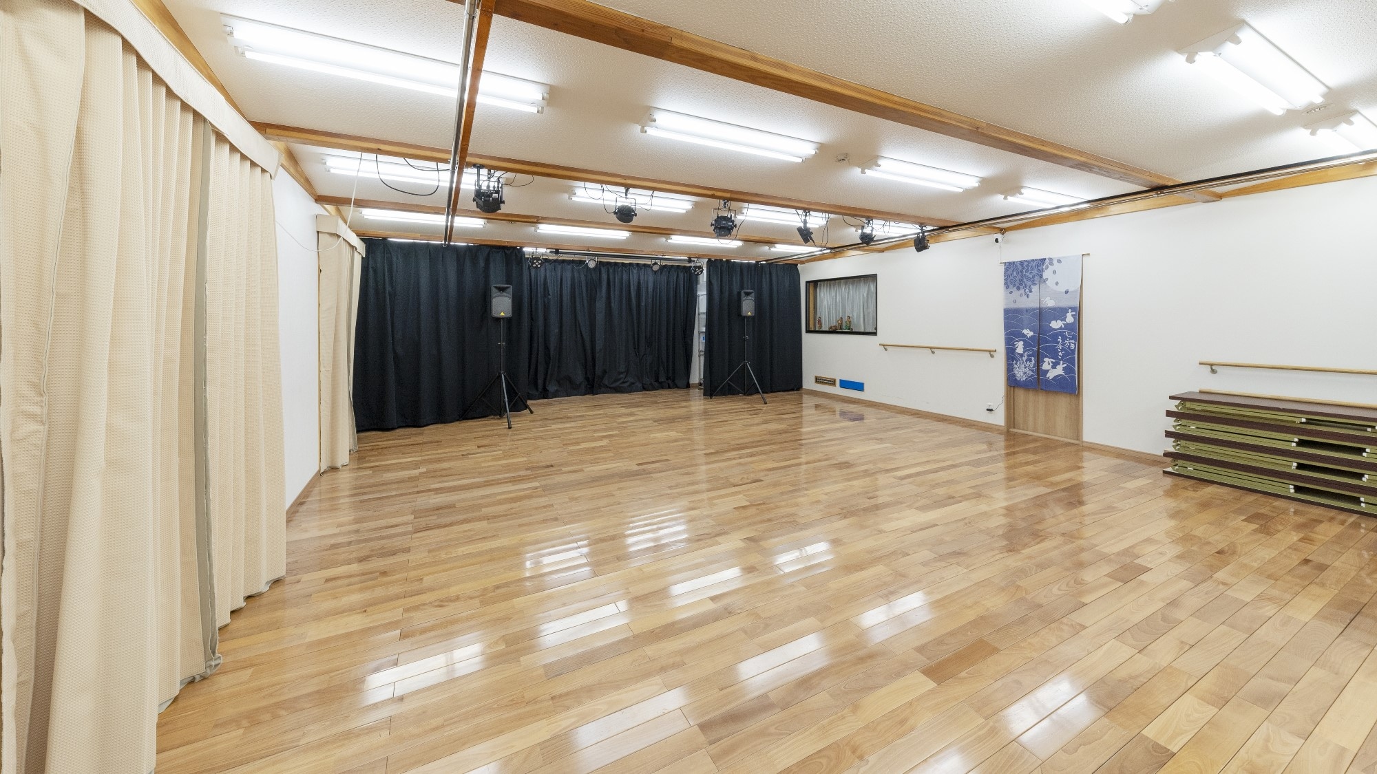 [Inside the building] Studio image