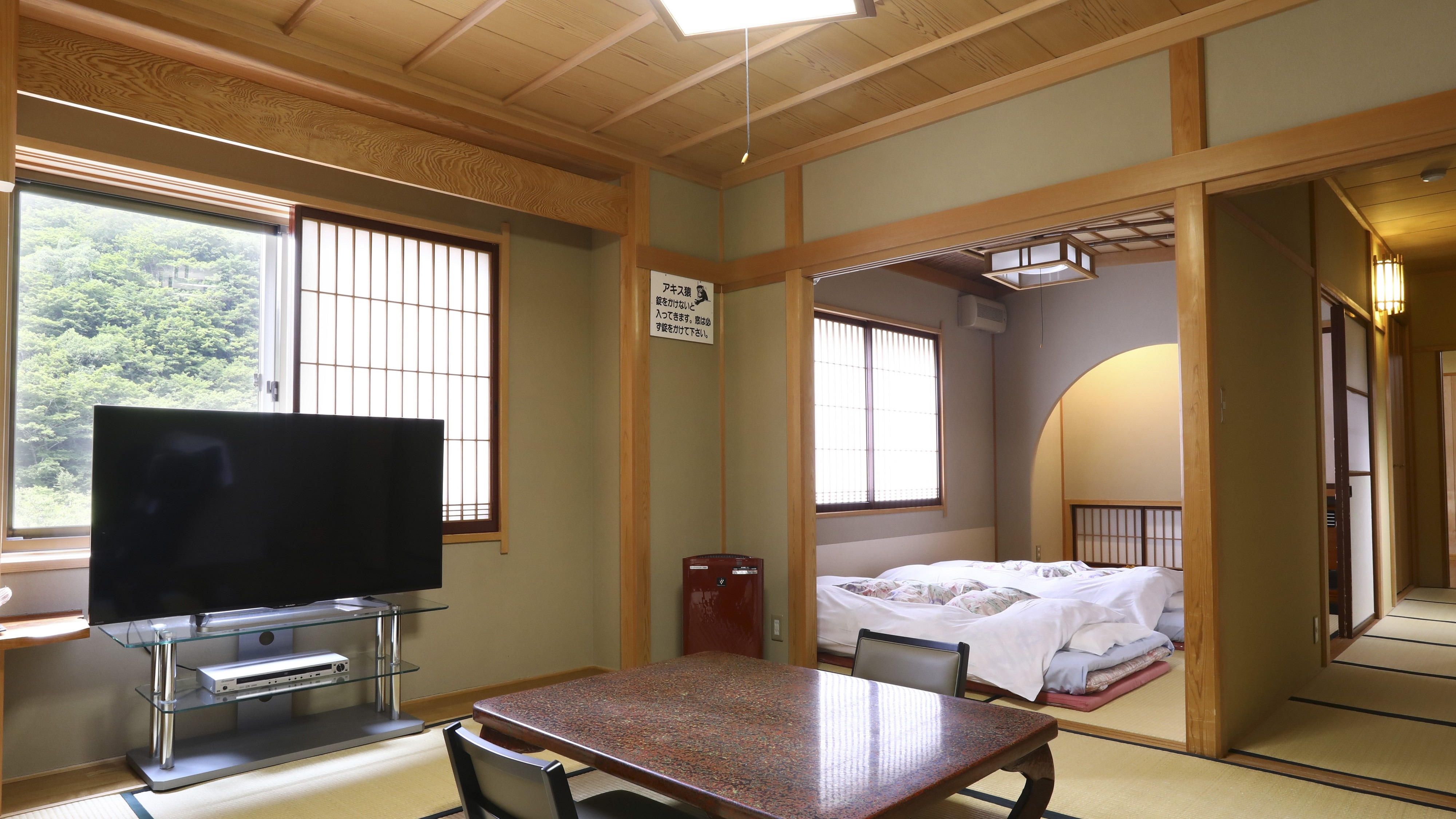 ■ You can spend a relaxing time in a room with two rooms.