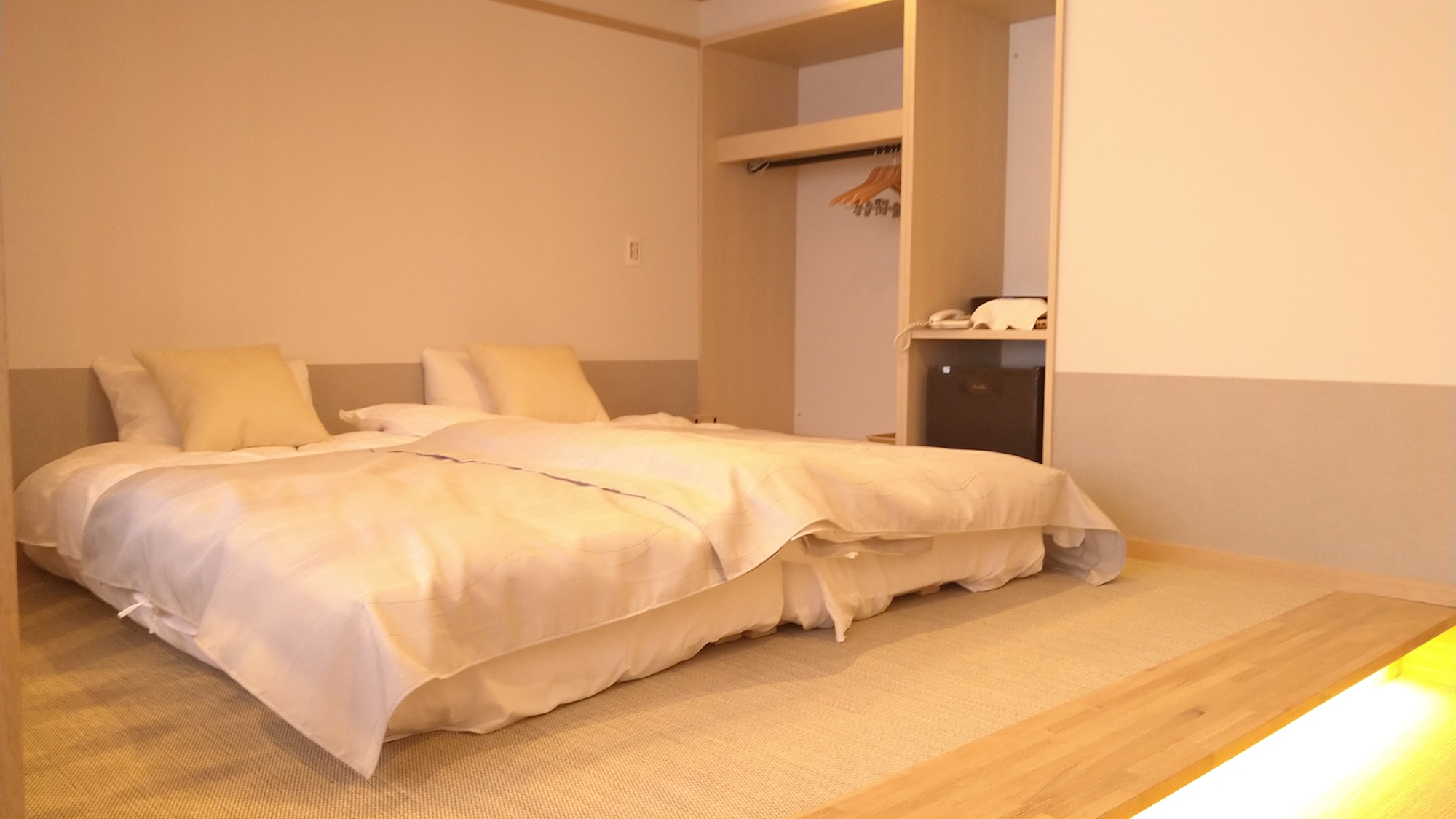 Reiwa Opened in March 4 [Twin Japanese and Western rooms] Small rise low bed room "Haruna" with toilet