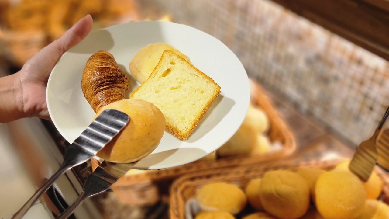 ⑤Breakfast buffet (image)