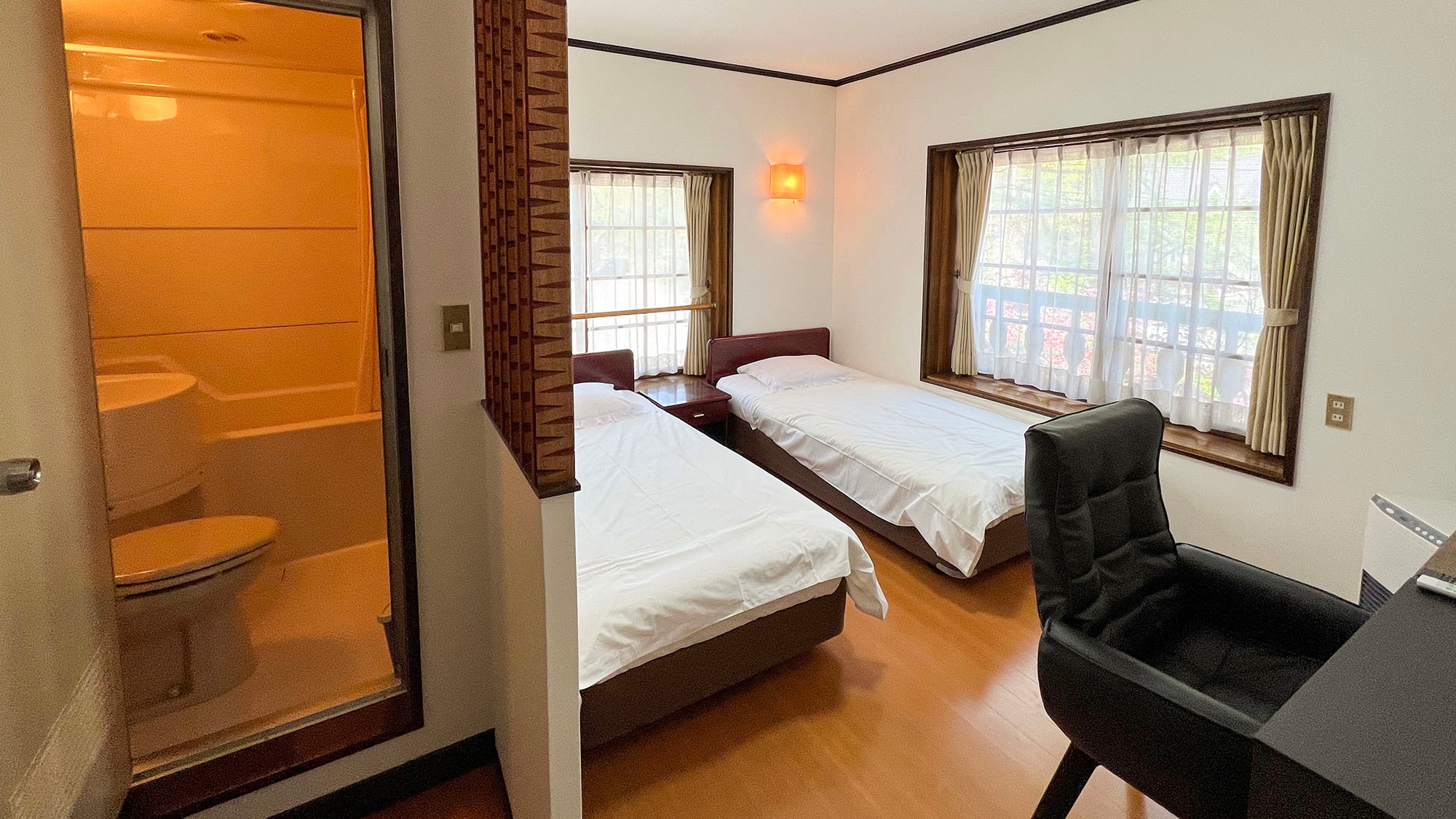 ・Up to one infant can sleep in the same bed as the guest for free. Please make a reservation with bedding for the second child and onwards.