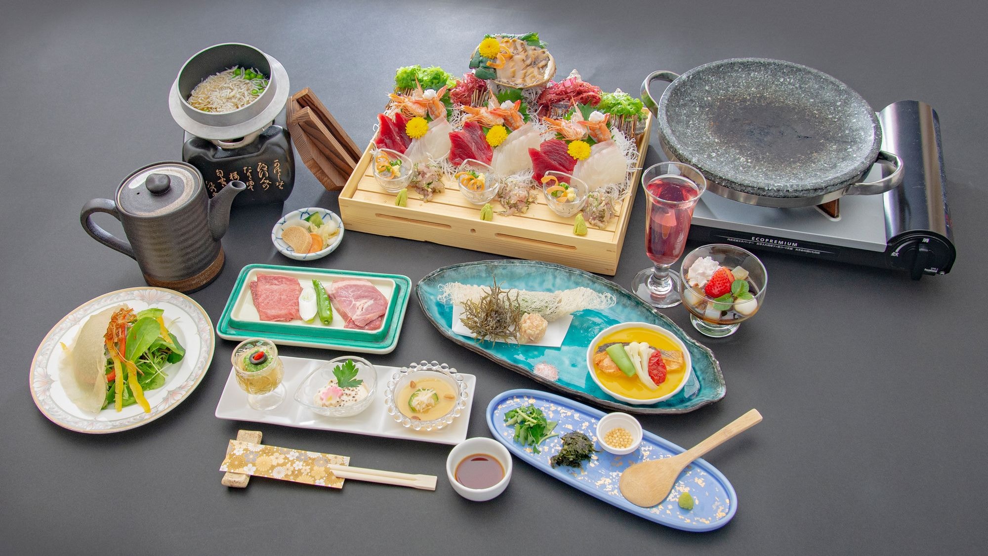 Mini kaiseki upgrade course Basically, 6 pieces of sashimi (shabu-shabu instead of stone-grilled in winter)
