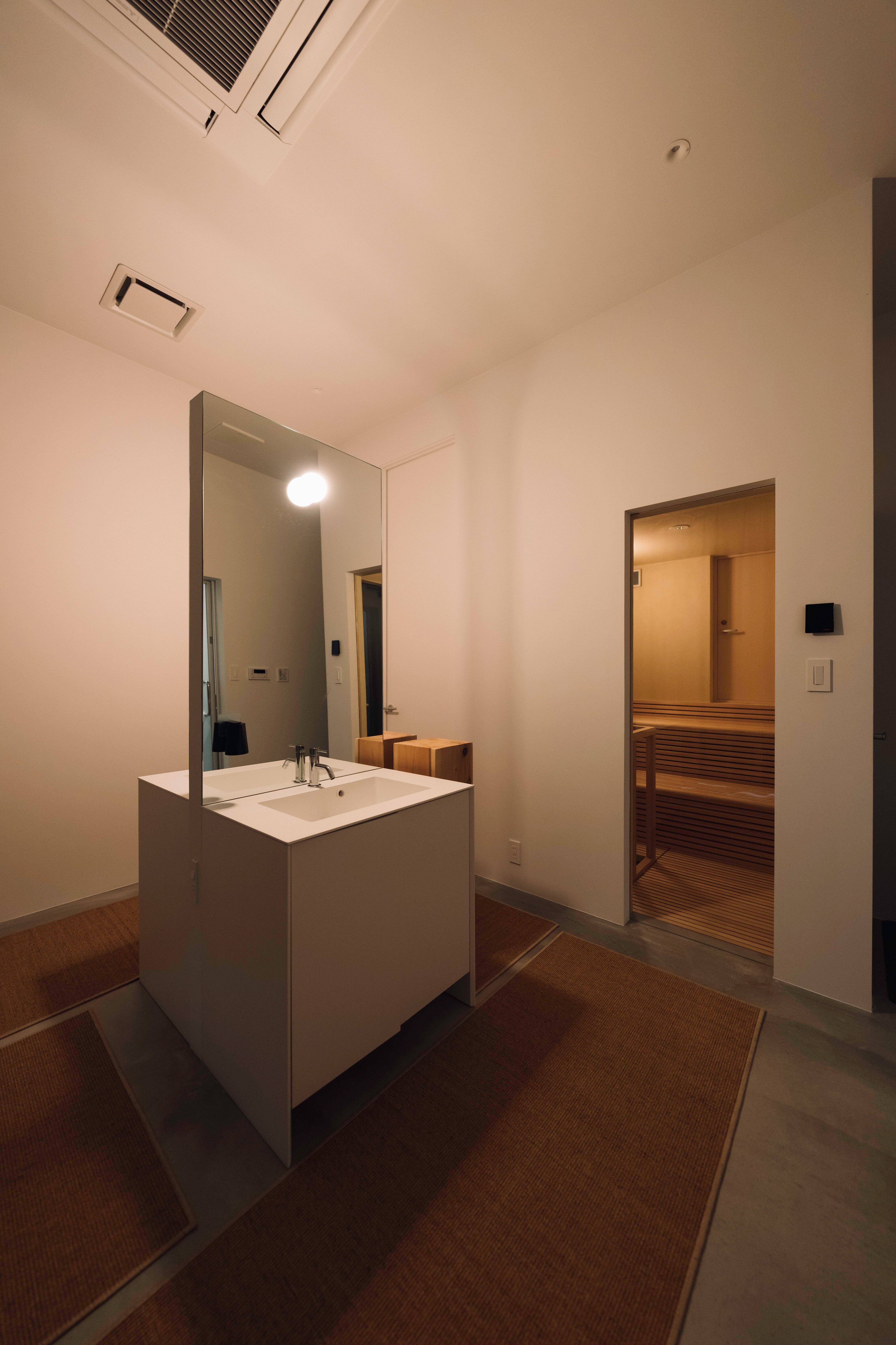 三溫暖和更衣室