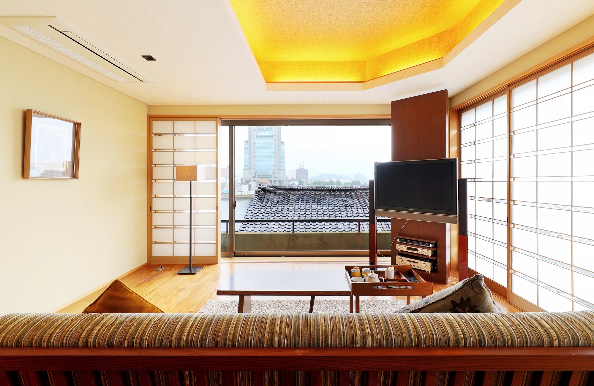 3rd floor Japanese-Western room with indoor hot spring bath "Shirakata"