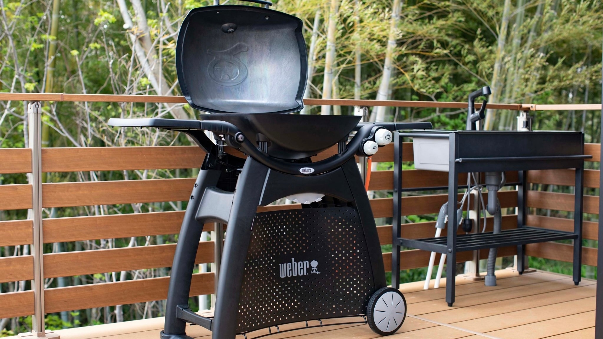 BBQ 그릴. 화력이 자랑의 weber제 본격적 대형 가스 그릴을 준비하고 있습니다.