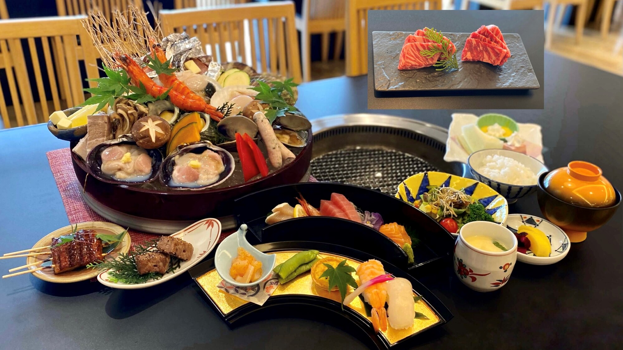 Seafood grill with grilled meat and individual kaiseki cuisine (the plate in the photo is for 2 people)
